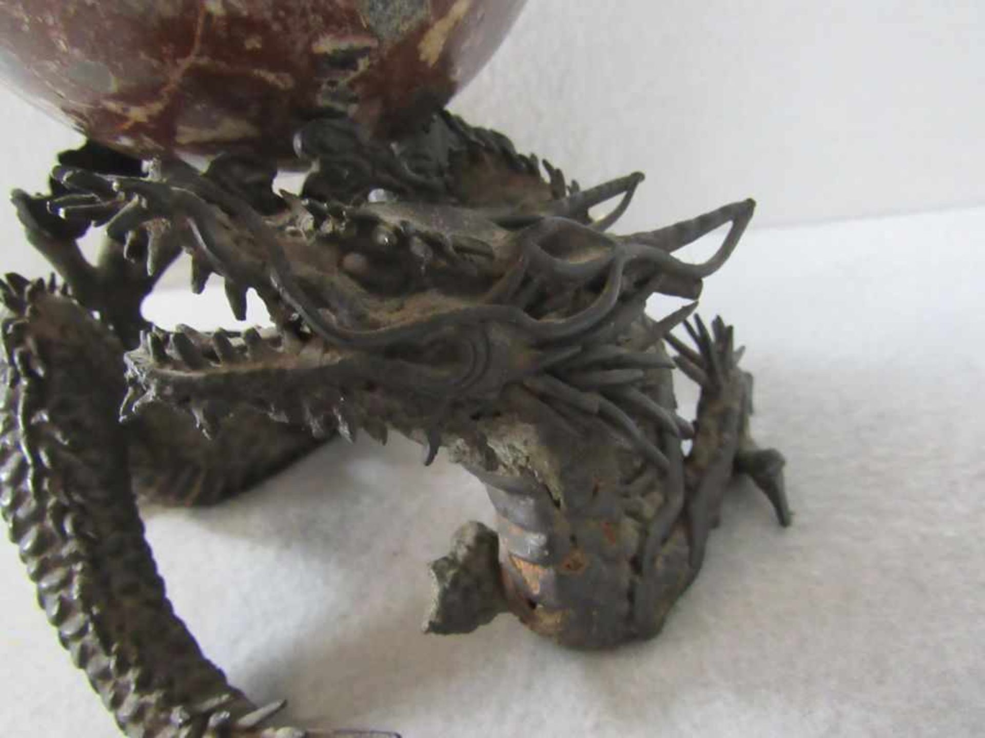Skulptur asiatischer Drache sehr feiner Guß Bronze obenauf Marmorkugel Gesamthöhe:20cm - Bild 2 aus 3