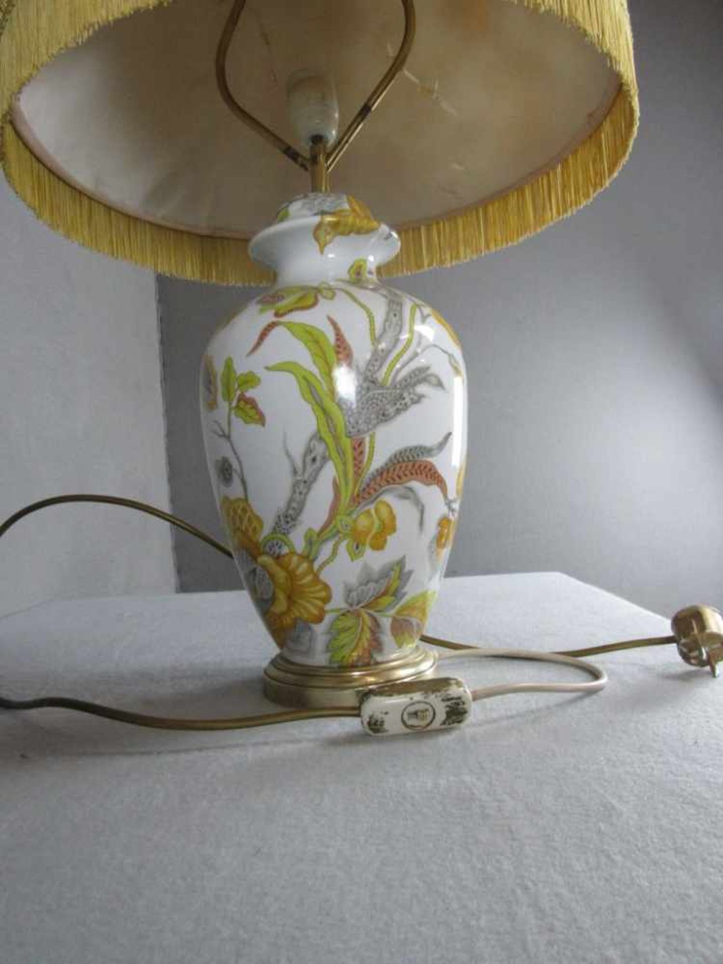 1 große Tischlampe Frankreich Porzellan De Paris unterseits gemarkt Schirm passig mit Blumendekor - Image 4 of 4
