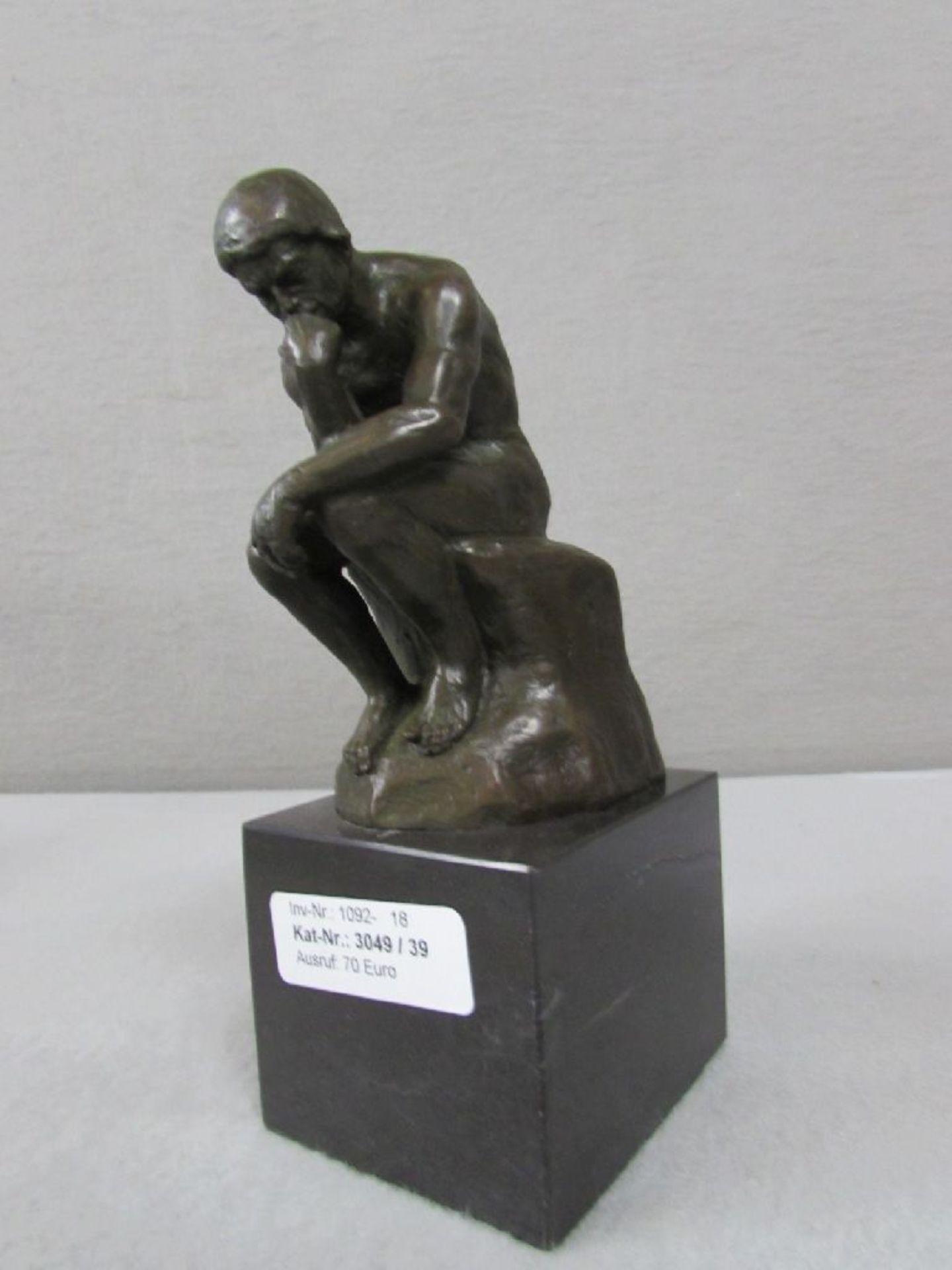 Bronzestatue "der Denker" auf Marmorplinte 19,5 cm höhe signiert und plaketiert