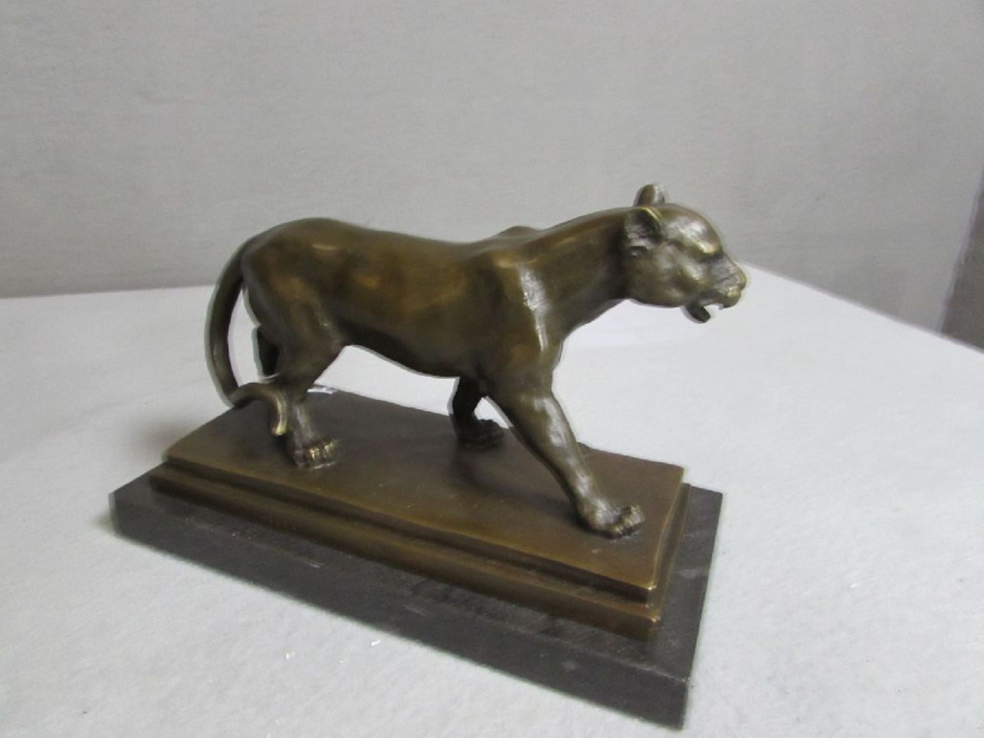 Bronzefigur in Art Deko schreitender Panther Signiert und Plaketiert 24 cm länge - Image 3 of 3