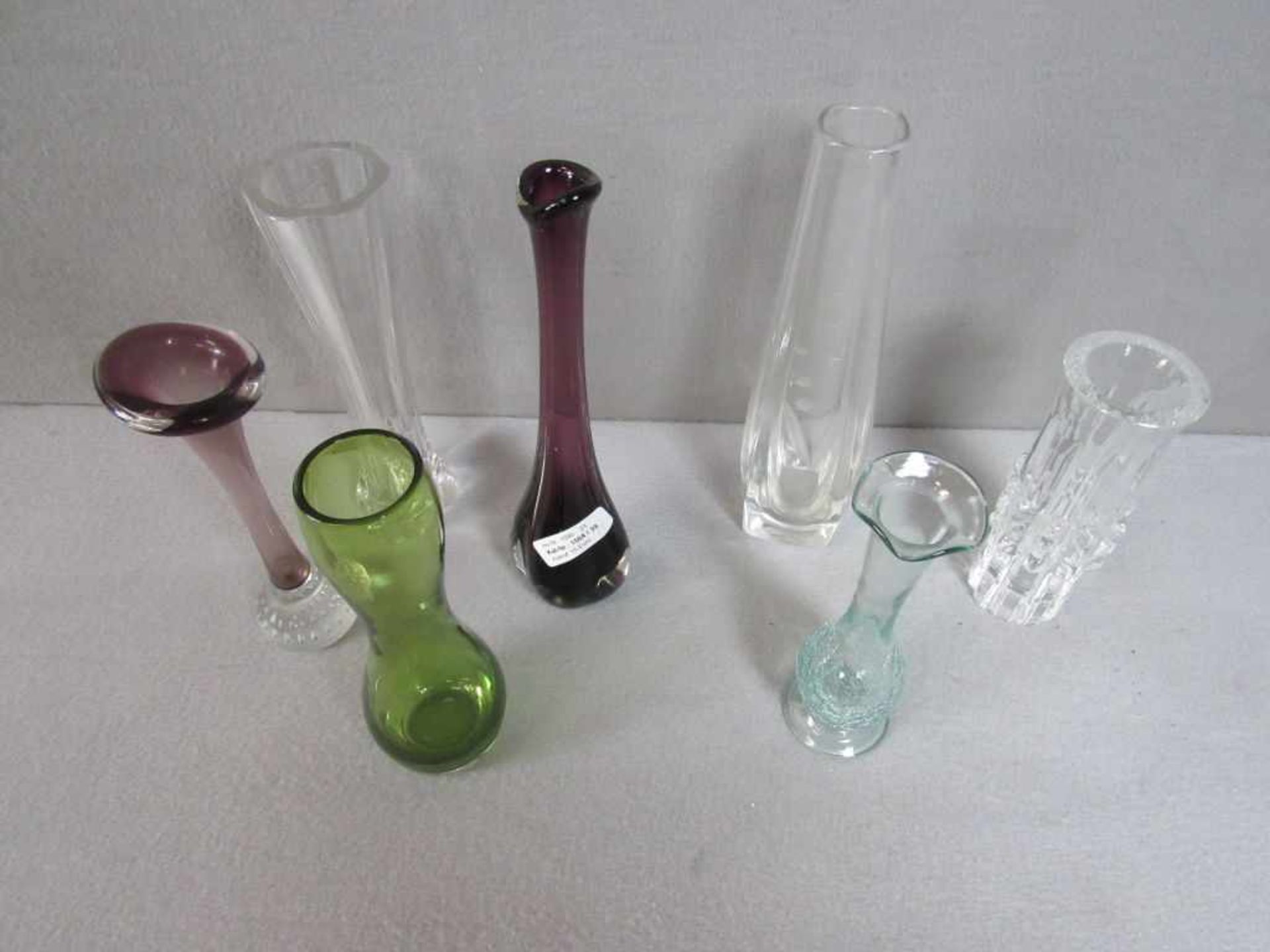 Konvolut von 7 Designerglasvasen 50er bis 70er Jahre teilweise gemarkt 20-29cm hoch - Bild 2 aus 3