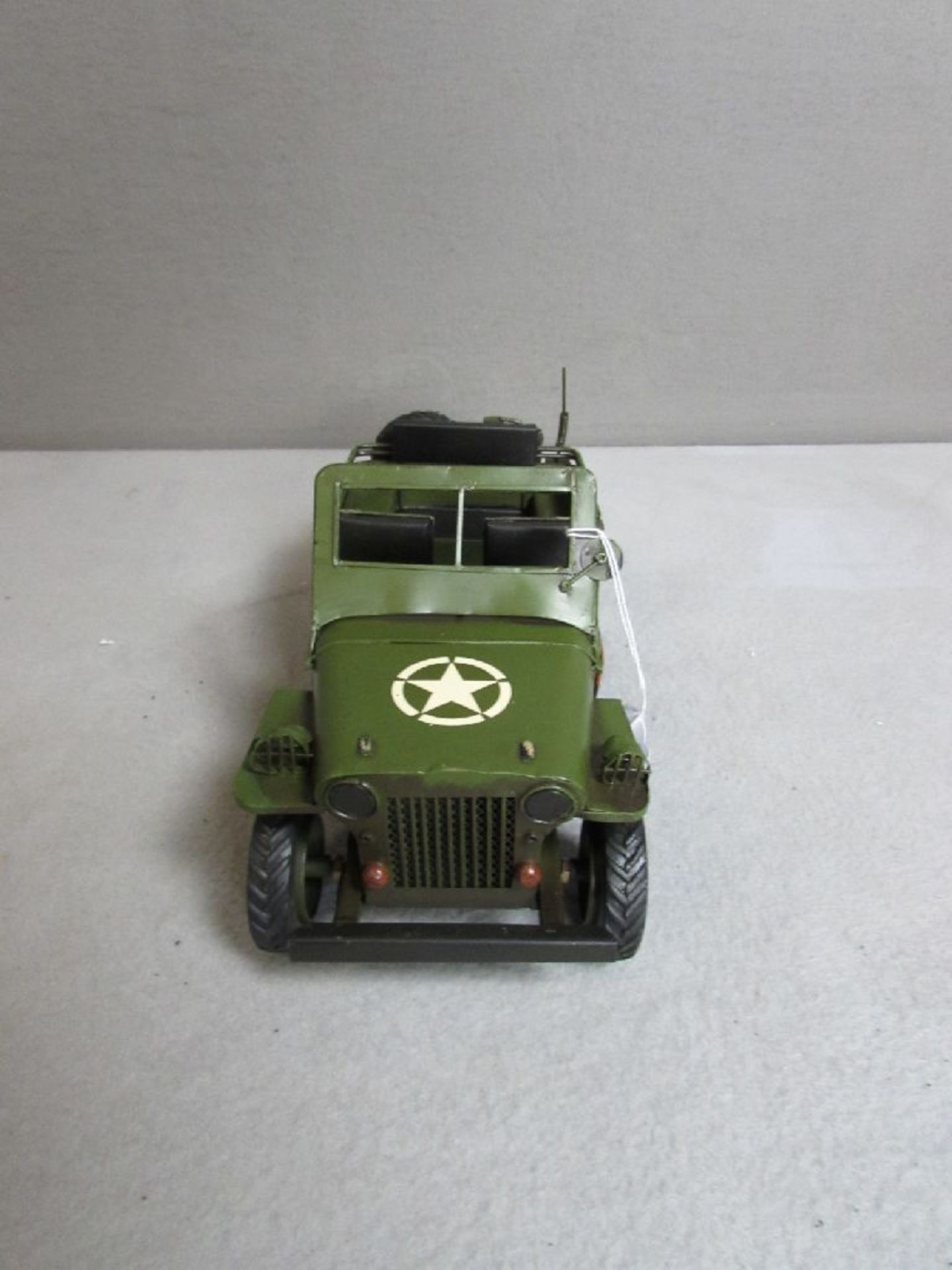 Modellauto aus Blech gearbeitet Willys Jeep U.S.Army 30 cm lang - Bild 2 aus 2