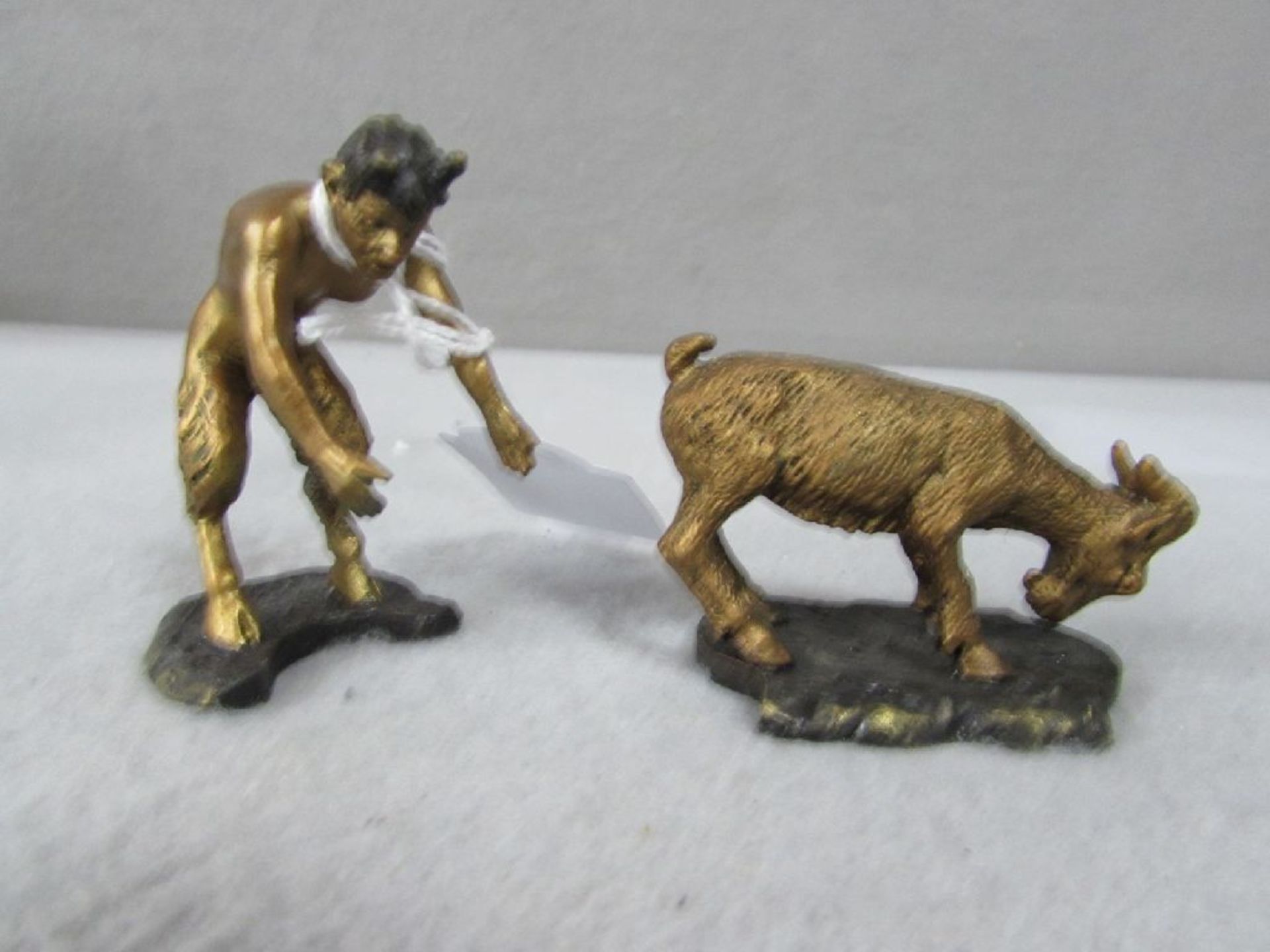 Miniatur Bronze 2 teilig Faun im Liebesakt mit Ziegenbock evtl. Wien 8cm länge - Image 2 of 3