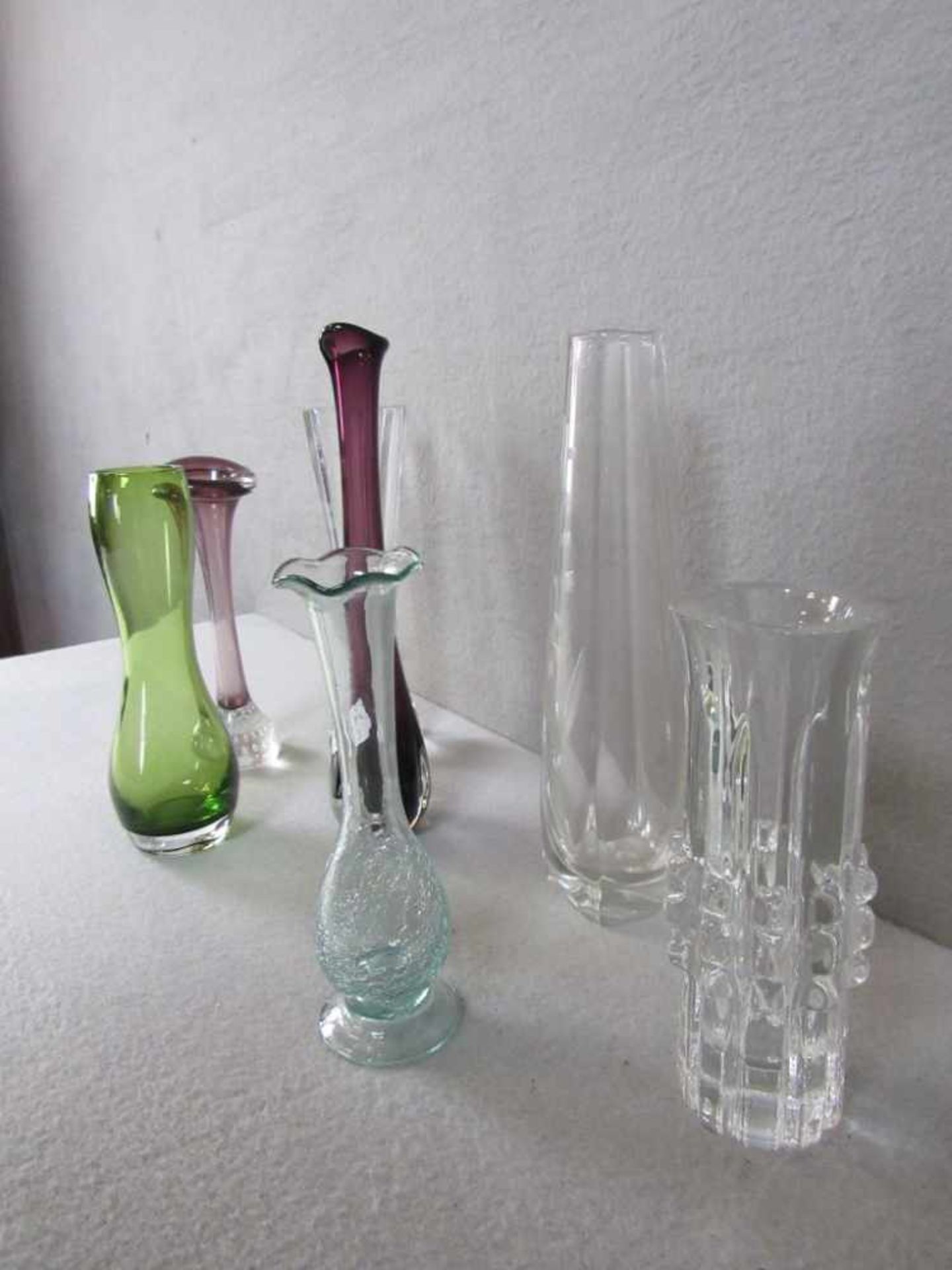 Konvolut von 7 Designerglasvasen 50er bis 70er Jahre teilweise gemarkt 20-29cm hoch - Bild 3 aus 3