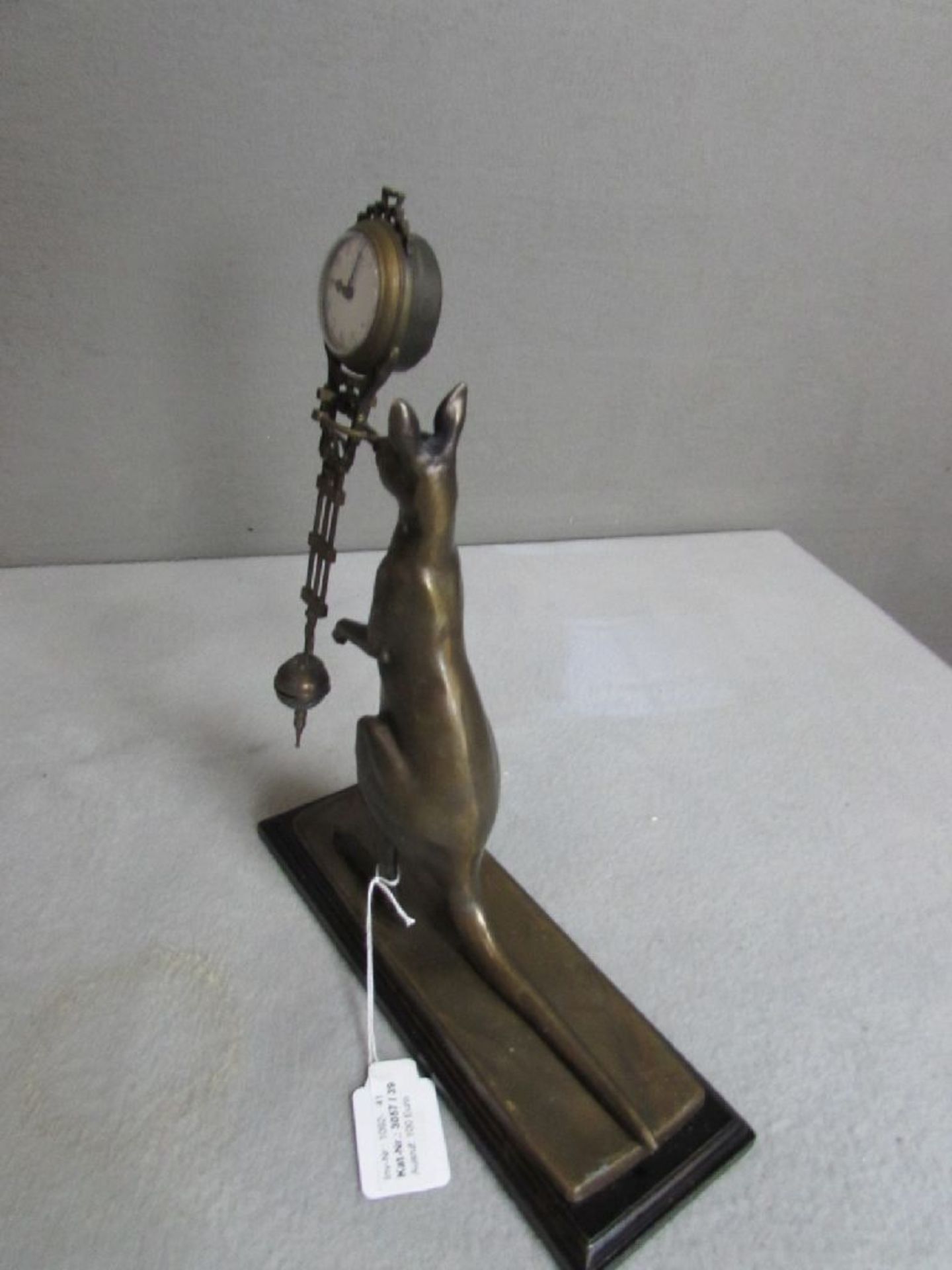 Bronzefigur mit schwingender Uhr mechanisch läuft an Känguru 31 cm hoch - Image 3 of 3