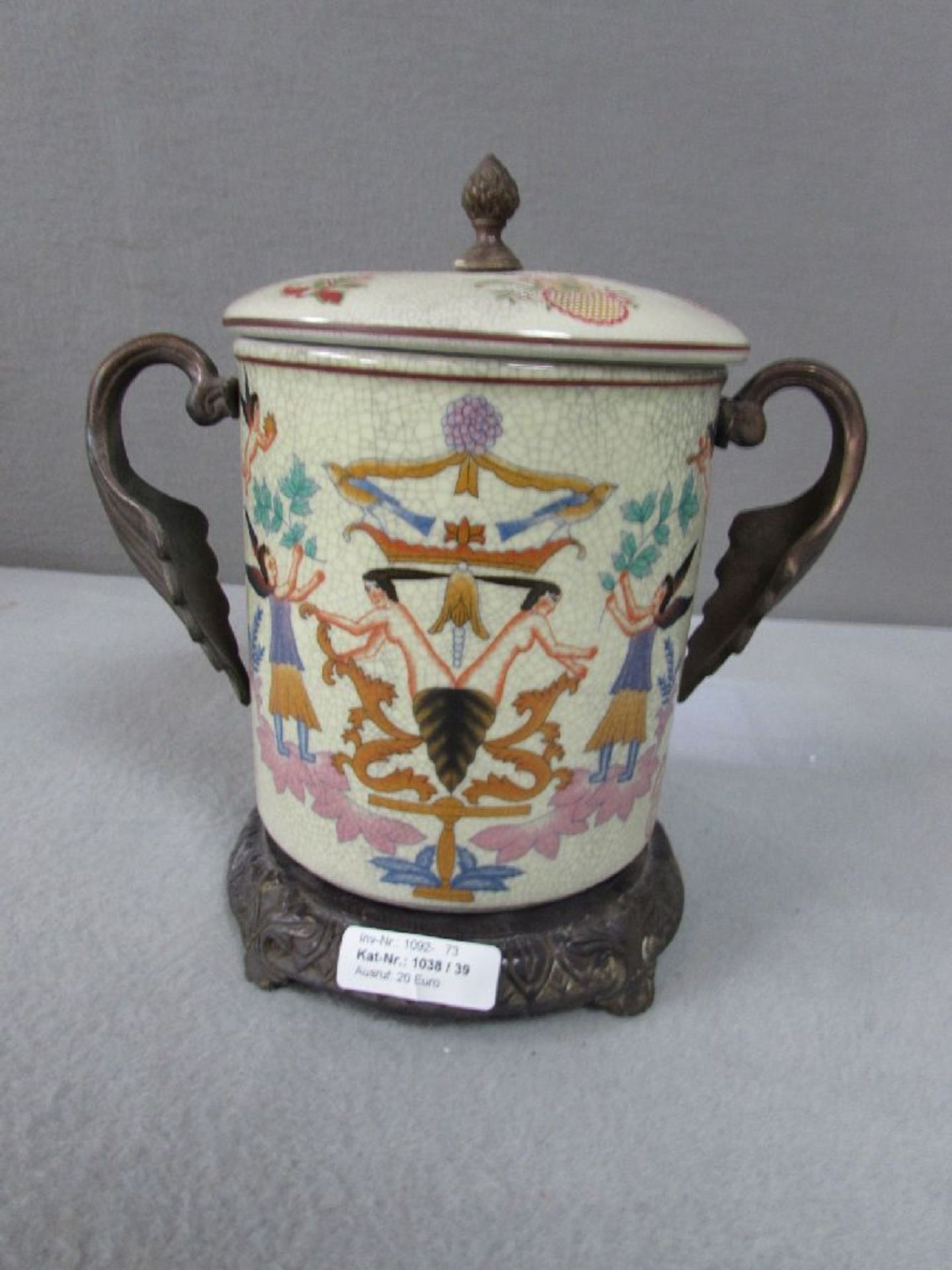 Deckelgefäß Asiatisch bemalt Keramik mit Metall Handhaben separater Fuß 27 cm höhe