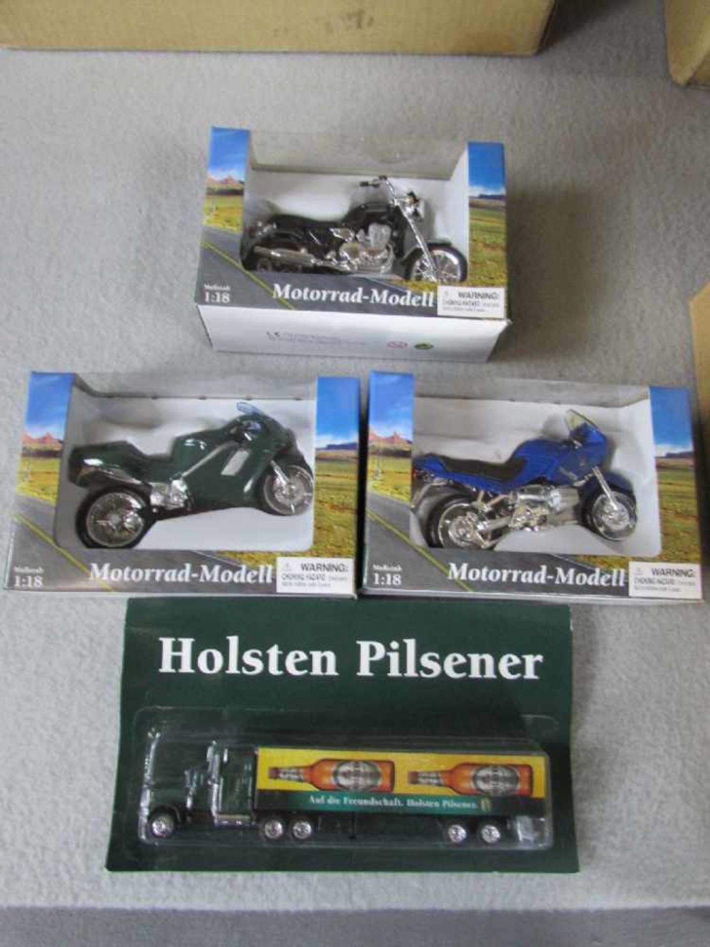 Modellmotorräder 120 Stück in original Kartonagen Maßstab 1:18