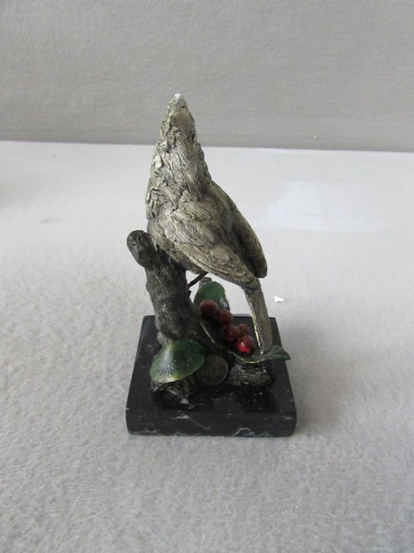 Bronzefigur Vogel auf Ast farbig gehalten Plakettiert 14 cm hoch - Bild 2 aus 3