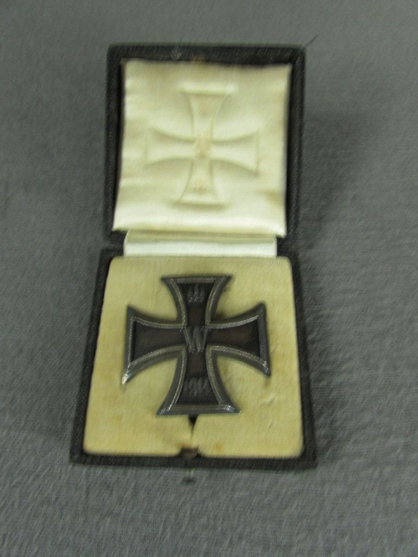Orden Eisernes Kreuz erster Klasse in Original Schatulle gewölbte Form Nadelsystem gepunzt mit 800