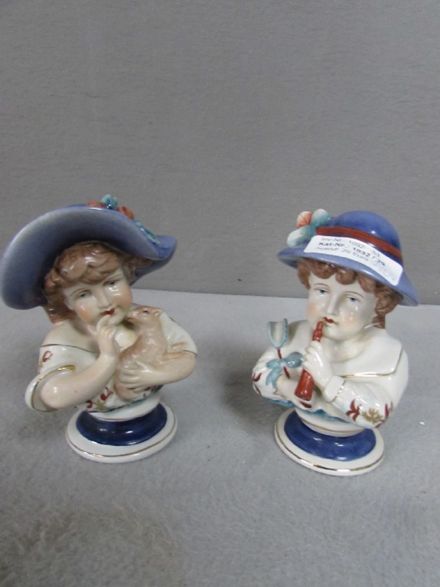 2 Keramik Figuren bemalt Junge und Mädchen Büsten 15,5 cm höhe
