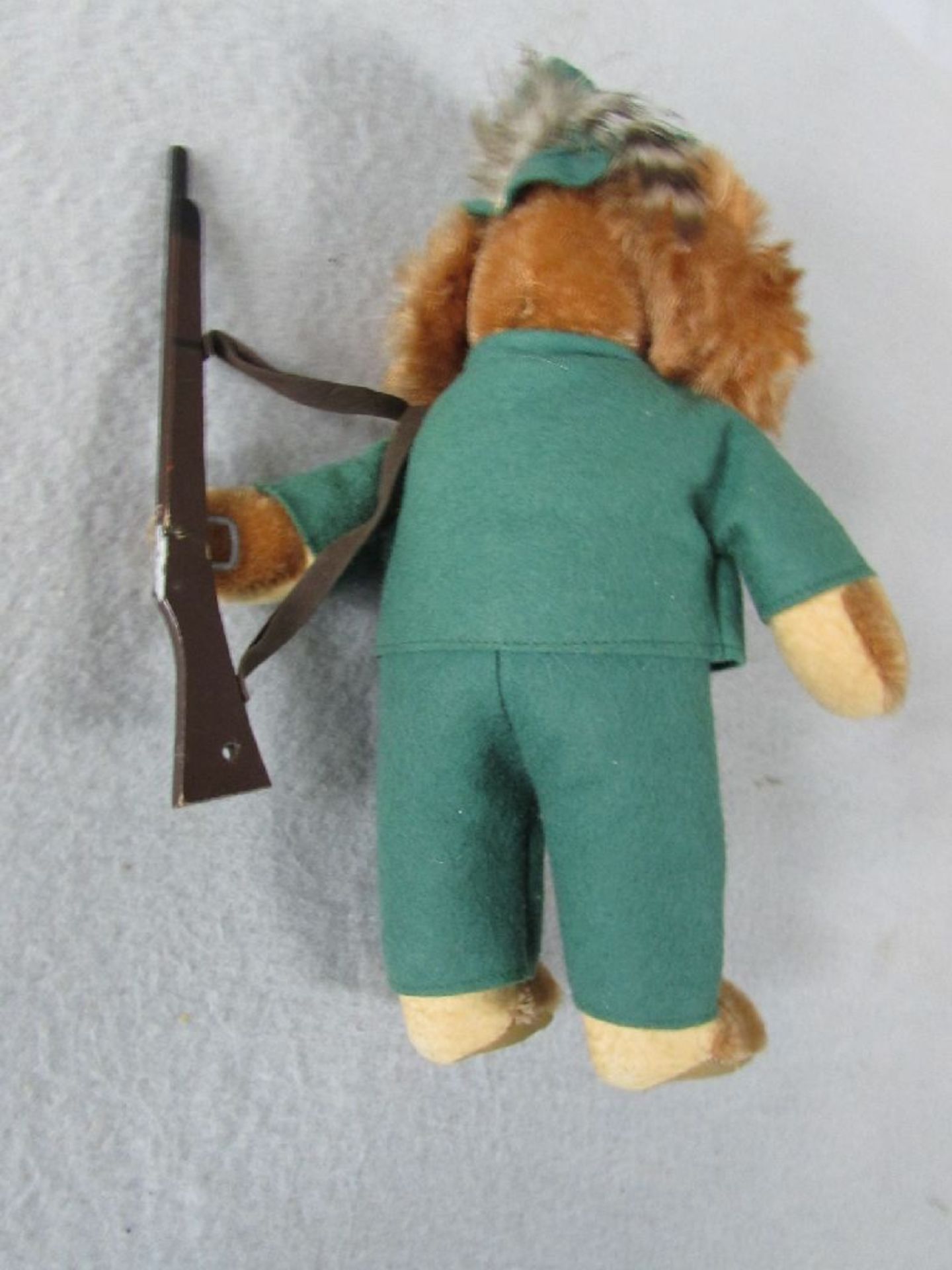 Steiff Dackel in Jägeruniform mit seltenem Holzgewehr 24cm hoch - Bild 2 aus 2