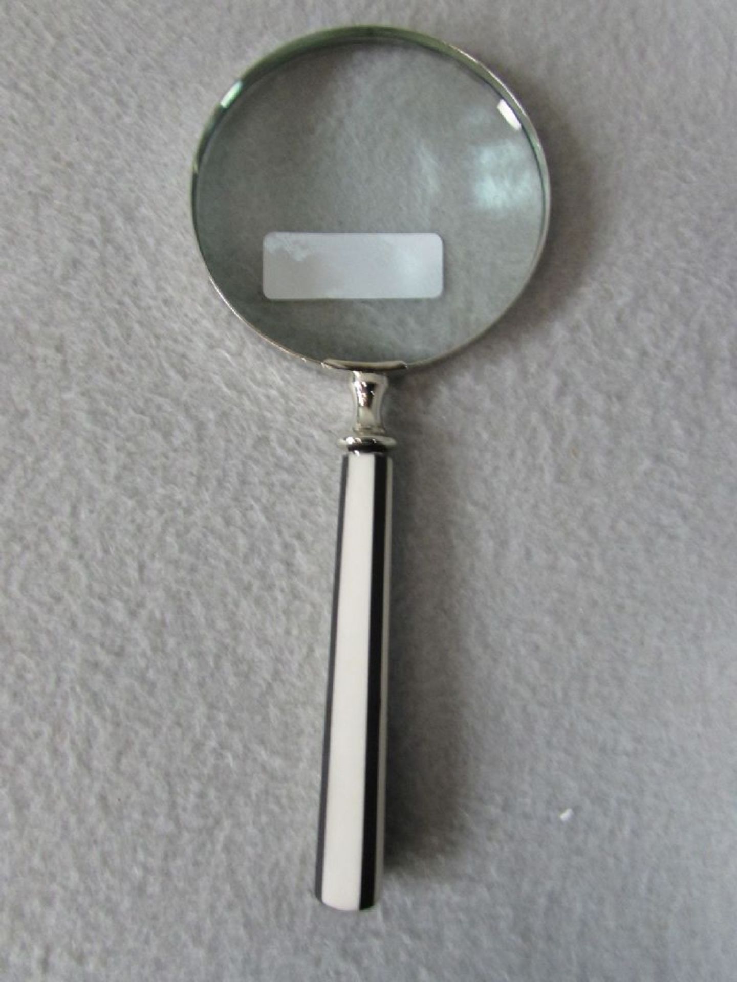 Große Handlupe Griff Schwarz Weiß 24,5 cm länge - Image 2 of 2