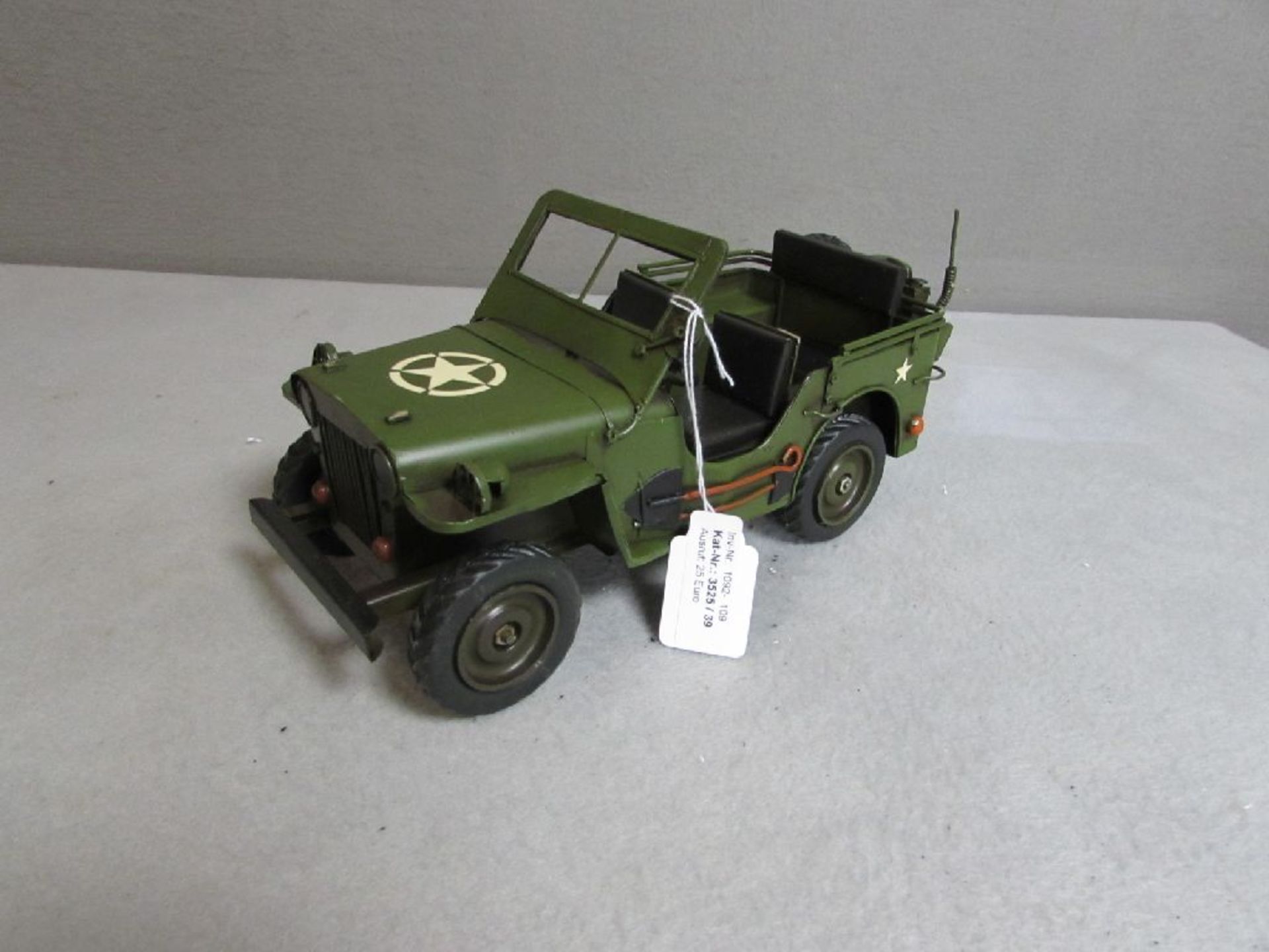 Modellauto aus Blech gearbeitet Willys Jeep U.S.Army 30 cm lang