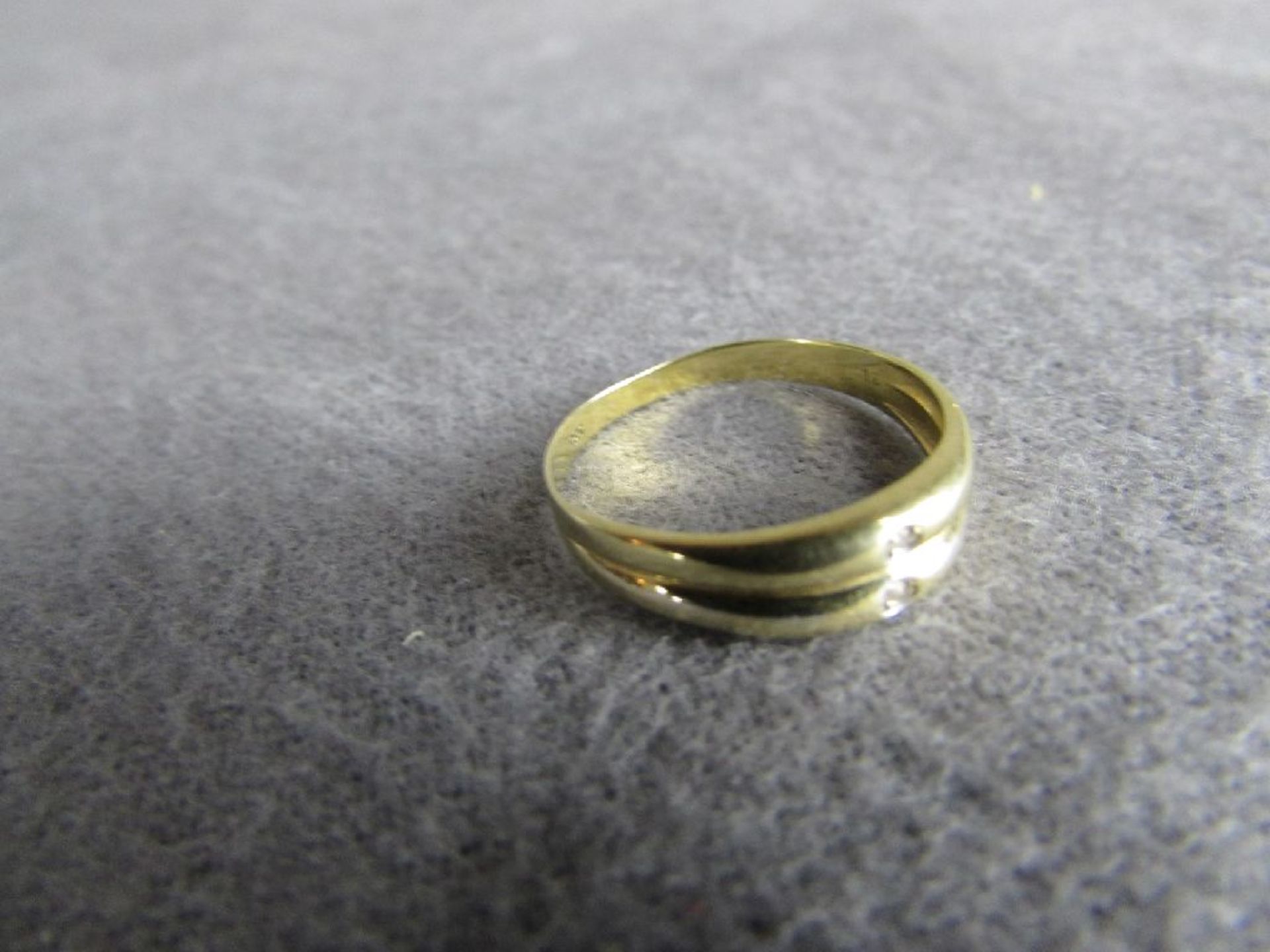 Ring 585 Gelbgold mit 2 kleinen Brilianten, 1,3g
