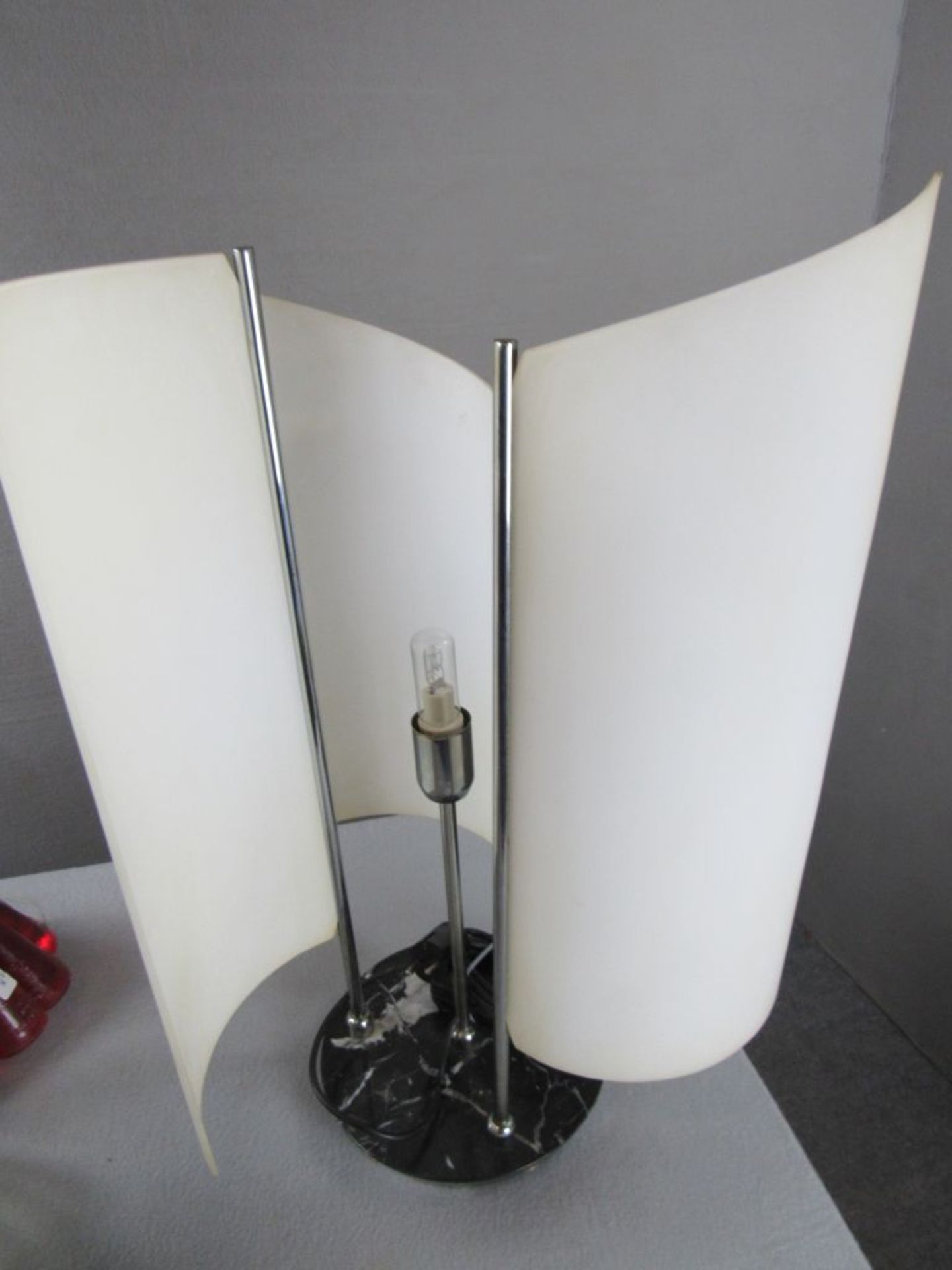 Designertischlampe Marmorfuß darauf drei schwenkbare Glaskörper Hersteller wohl Oluce Modell Arianna - Image 3 of 3