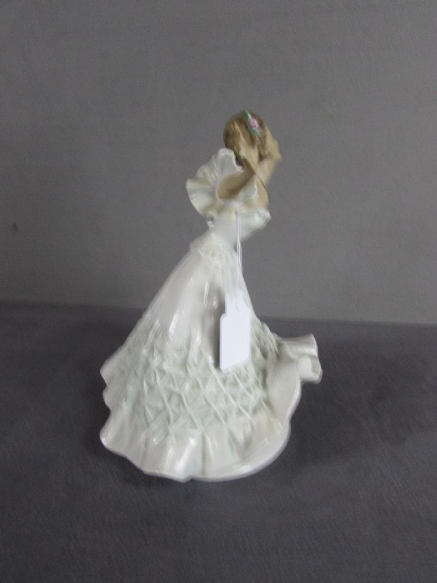 Porzellanfigur Tänzerin gemarkt ein Finger bestoßen 28cm hoch - Image 2 of 4