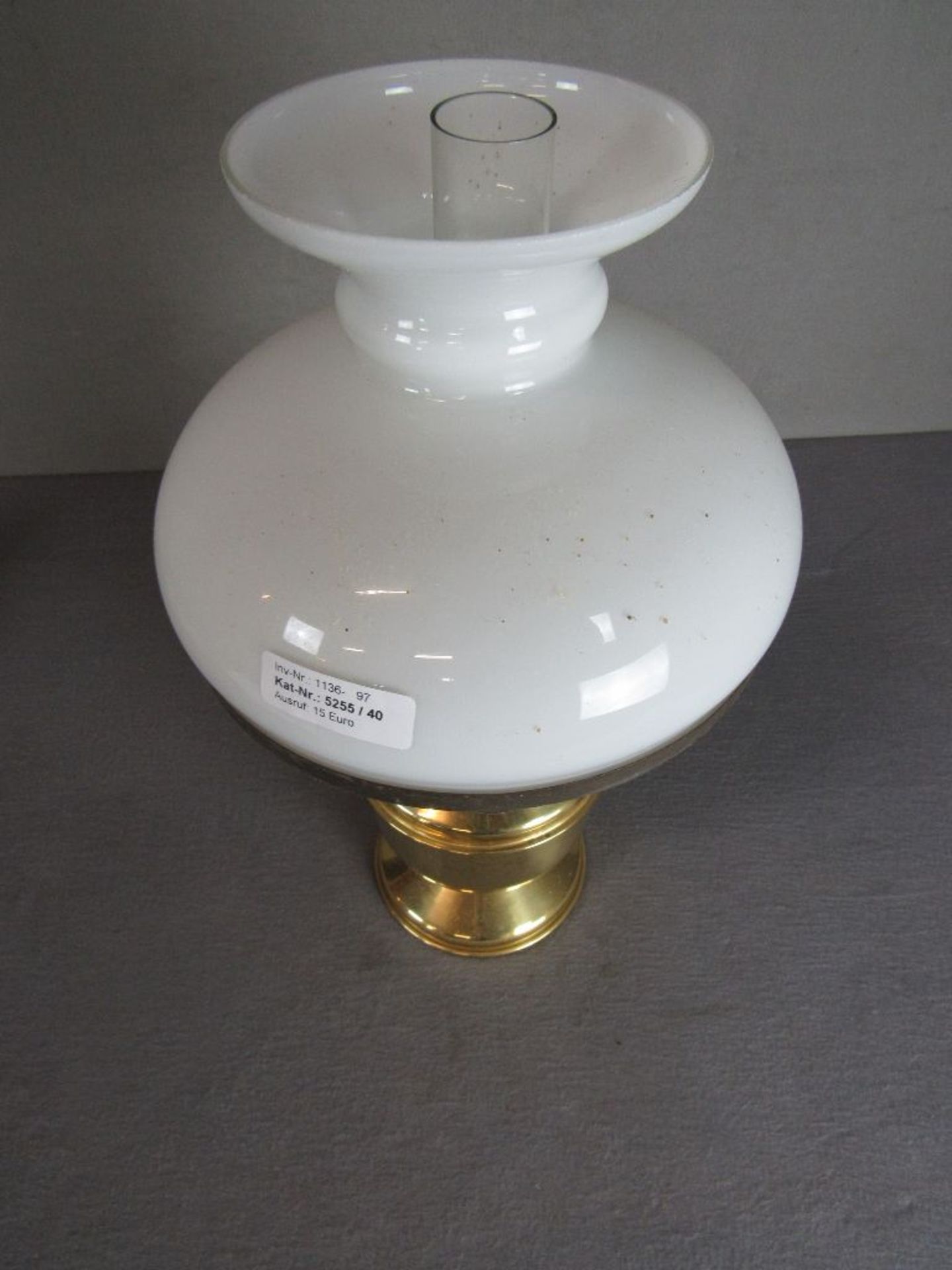 Petroleumlampe Messing und Glas ca.46cm - Image 2 of 2