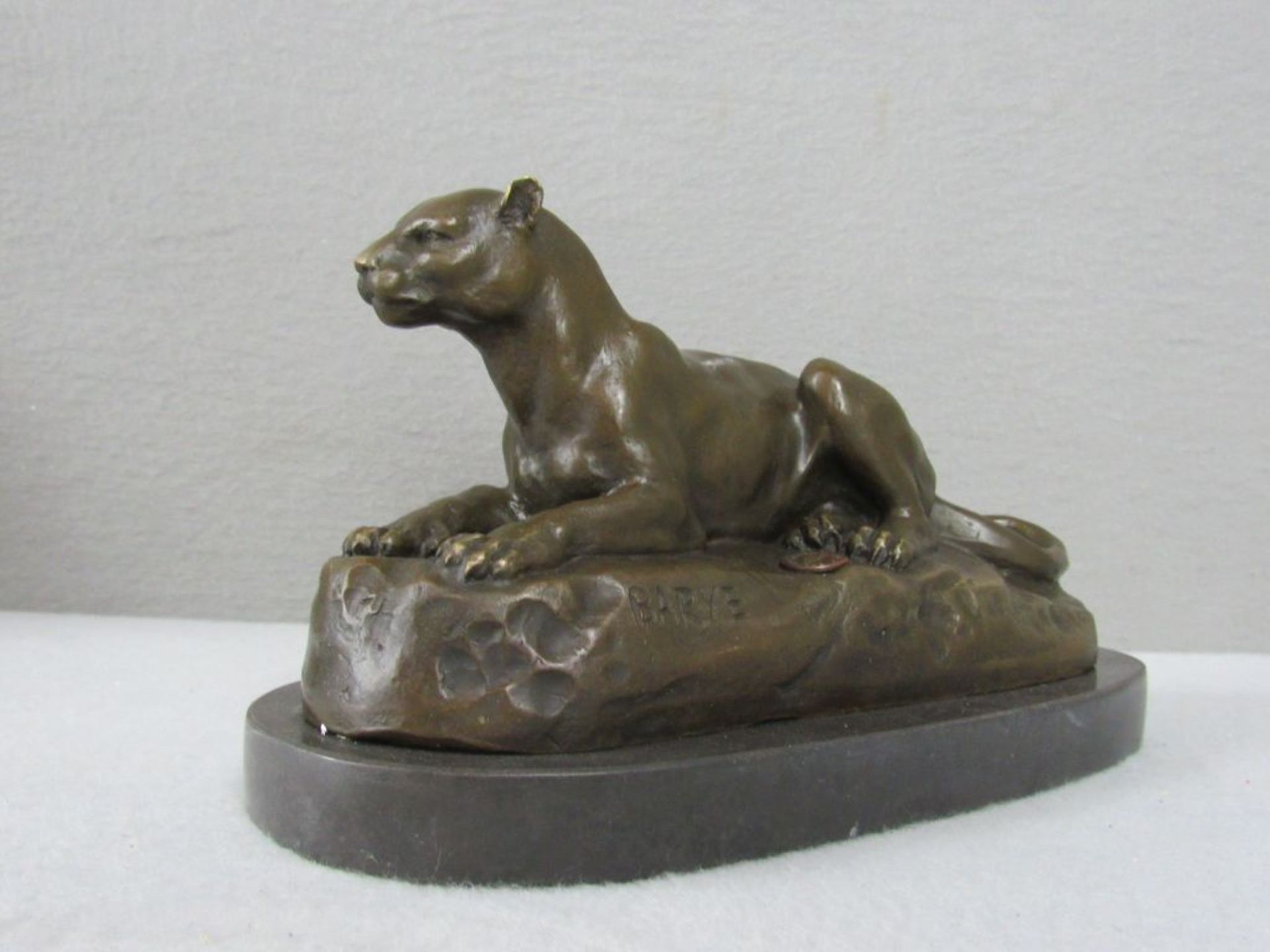 Bronzeskulptur Panther in Art Deko Manier signiert und plakettiert 23 cm Länge - Image 2 of 5