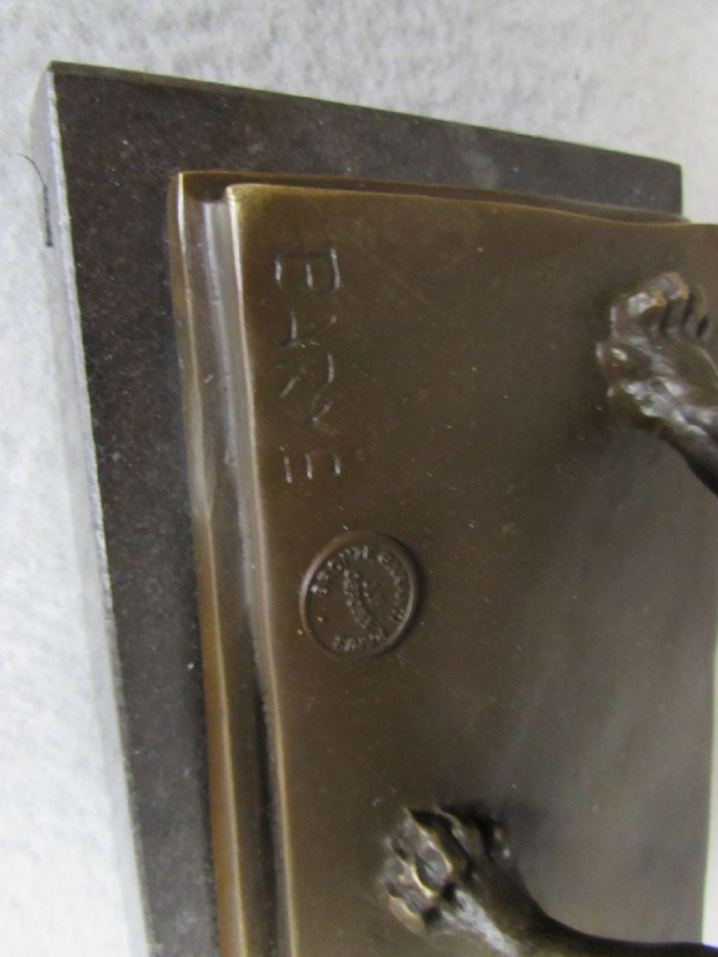 Bronzefigur in Art Deko schreitender Panther signiert und plakettiert 24 cm Länge - Bild 2 aus 3