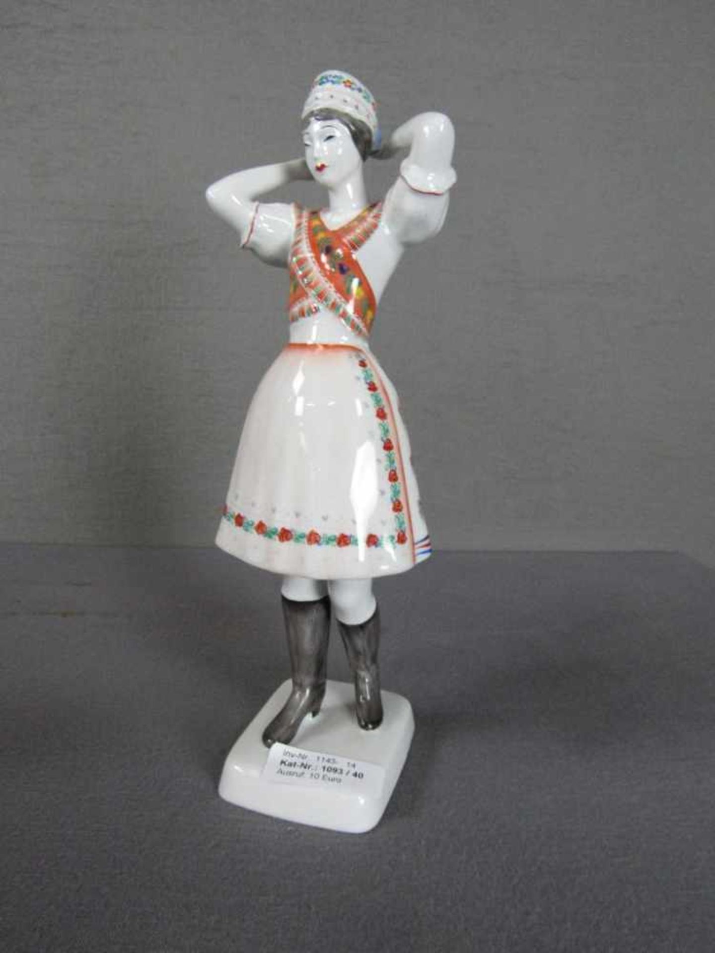 Russische Porzellanfigur Russin in Tracht 30cm hoch