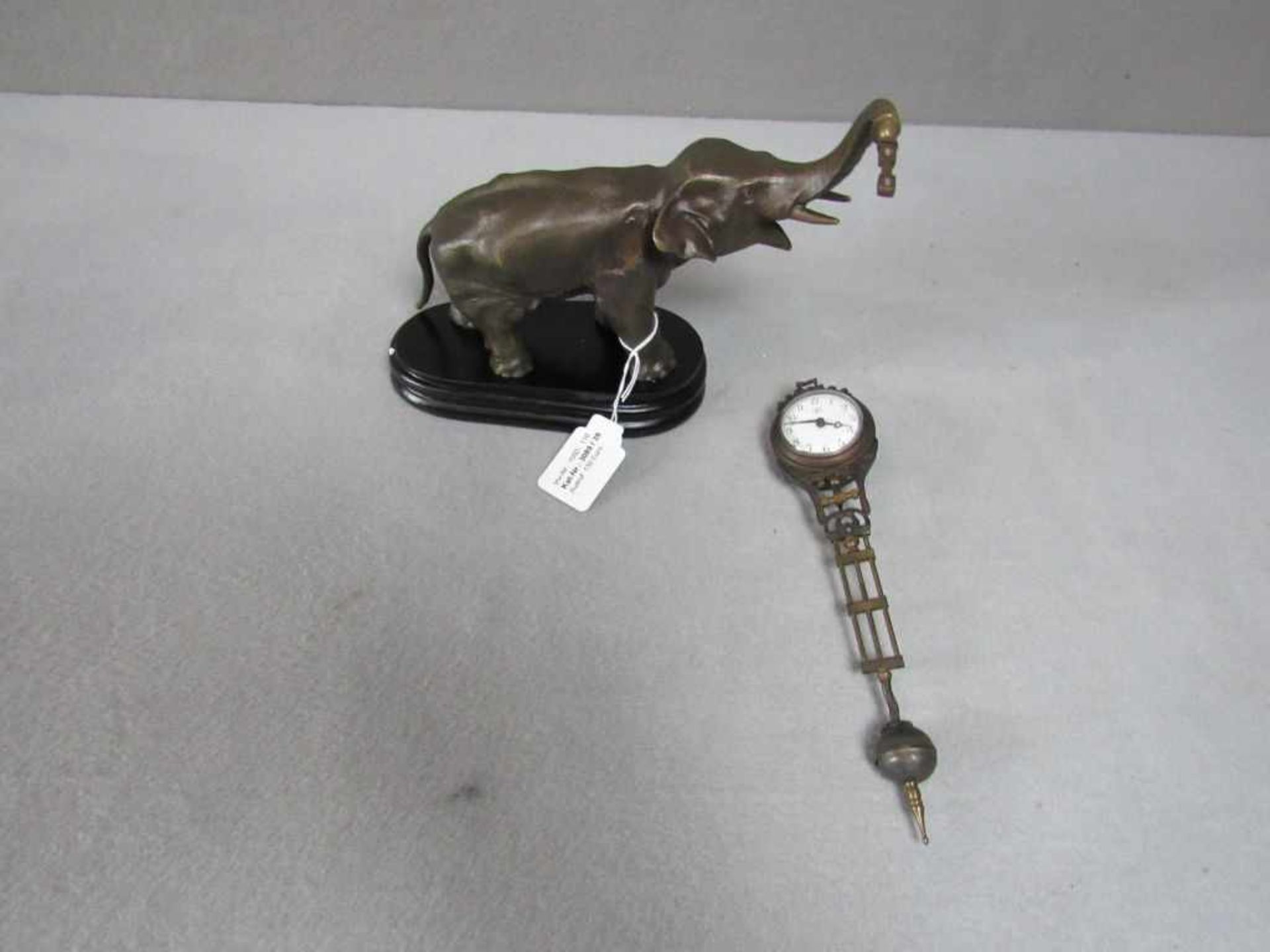 Tischuhr mechanisch sogenannte Figurenuhr Elefant in Bronze läuft an Höhe 28 - Image 2 of 3