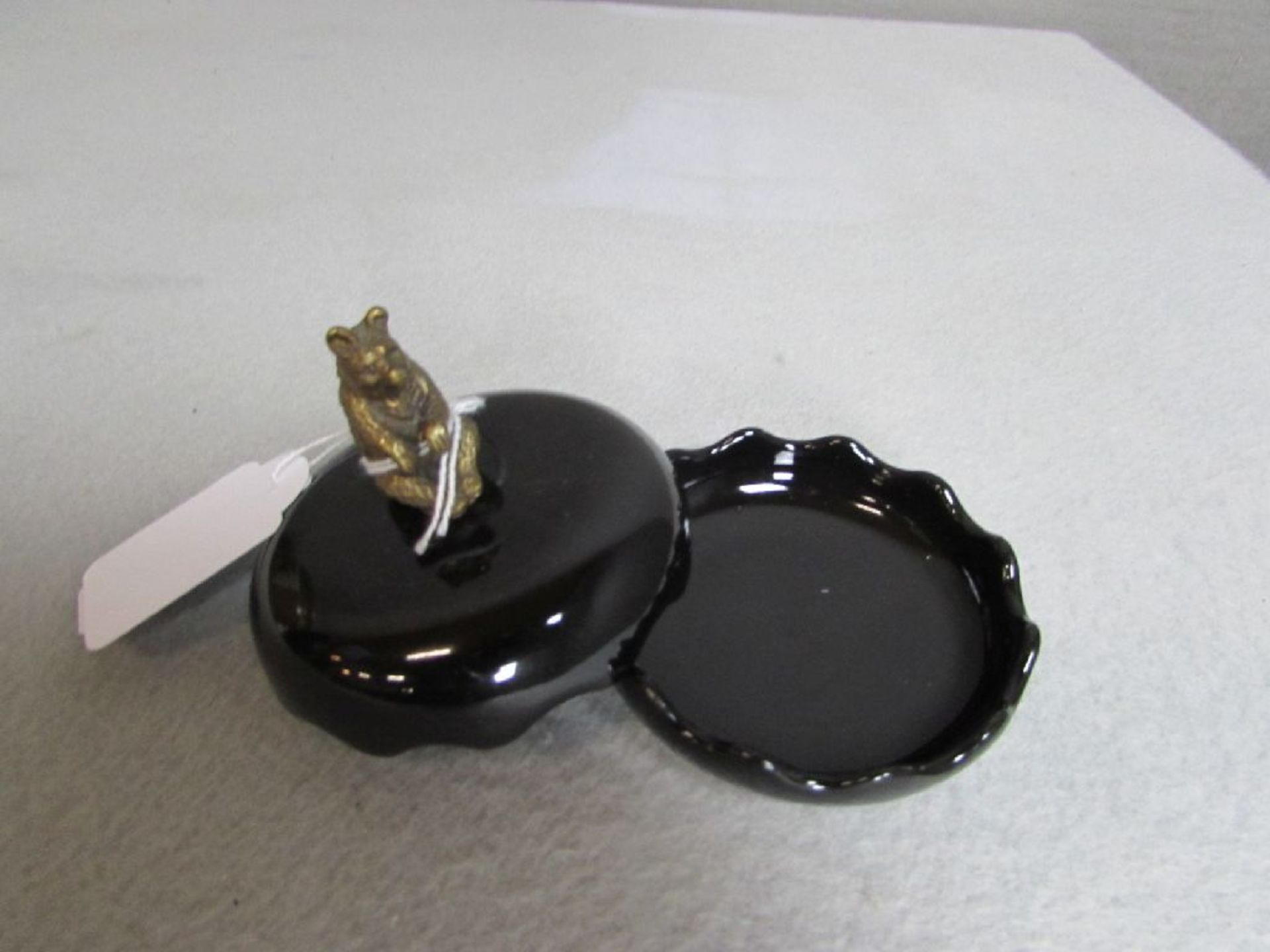 Kleine Deckeldose Keramik Knauf in Form eines Bronzebären 8cm Durchmesser - Image 2 of 2