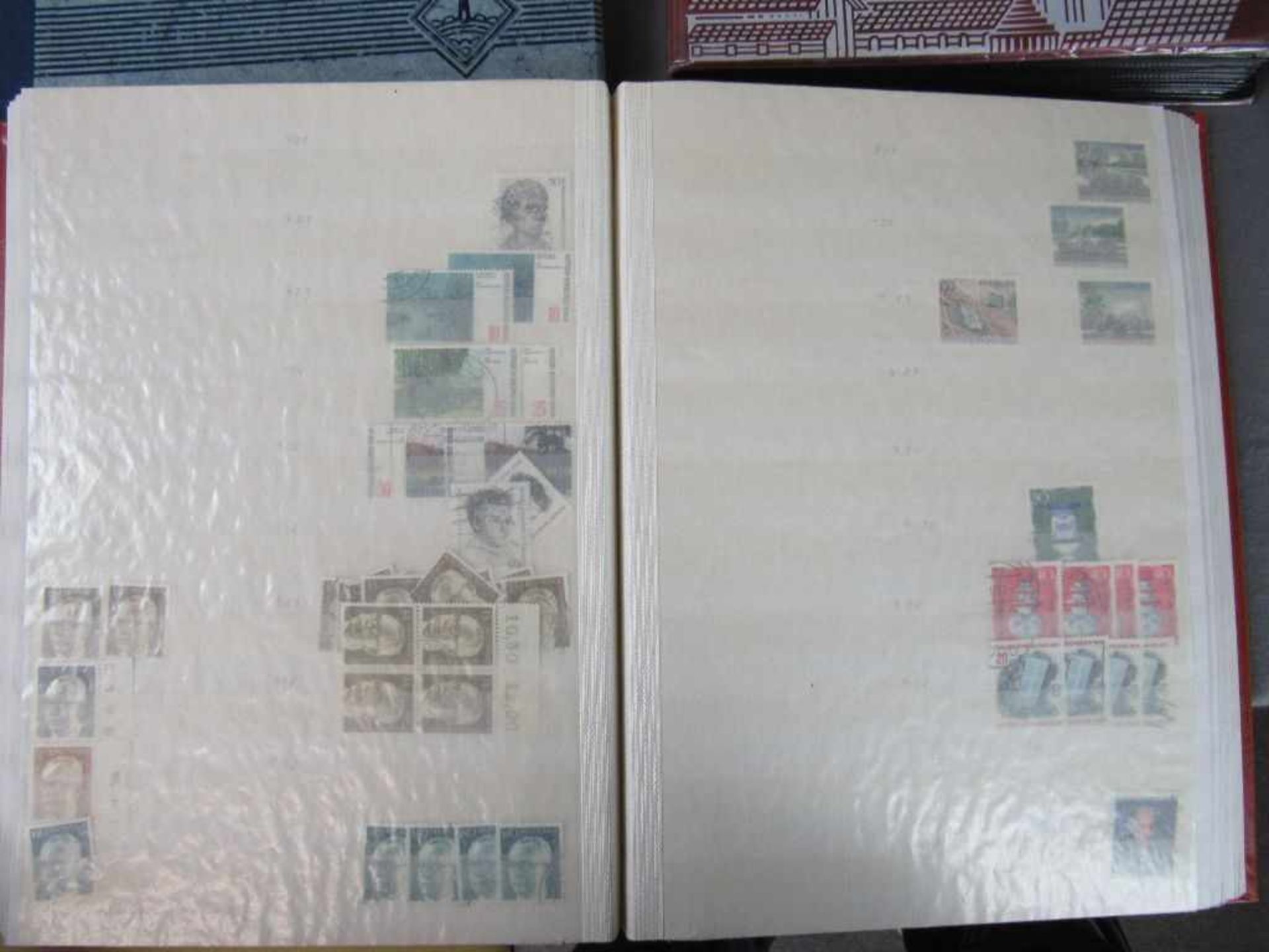 Briefmarken großes schönes Konvolut 12 Vordruck, Einsteckalben Deutschland kleiner Karton mit - Bild 3 aus 14