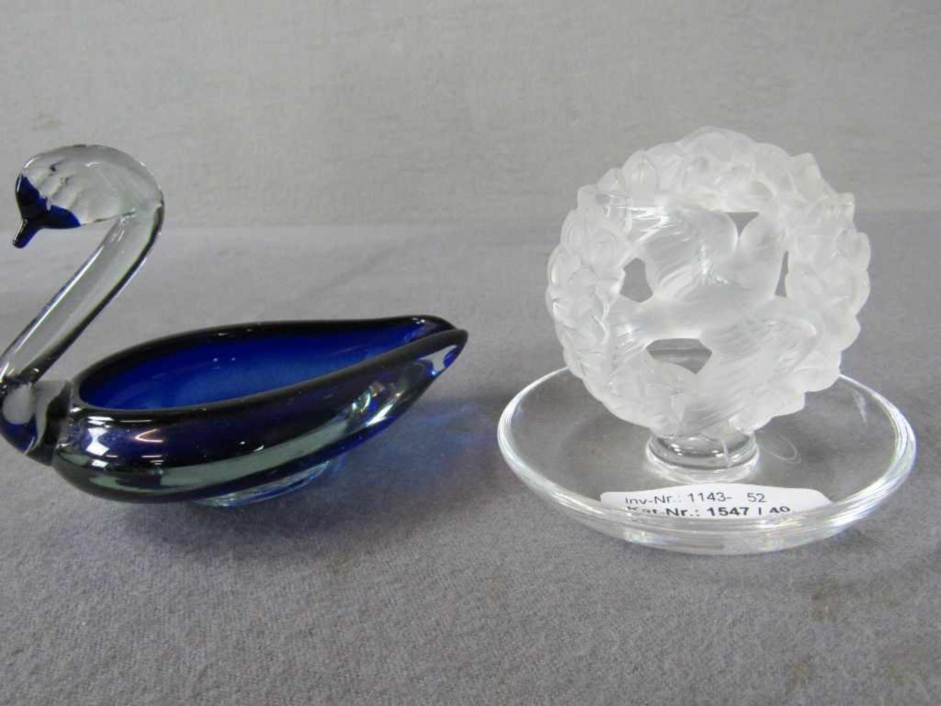 Kleine Figurenschale + Beigabe Glasschwan teilweise signiert