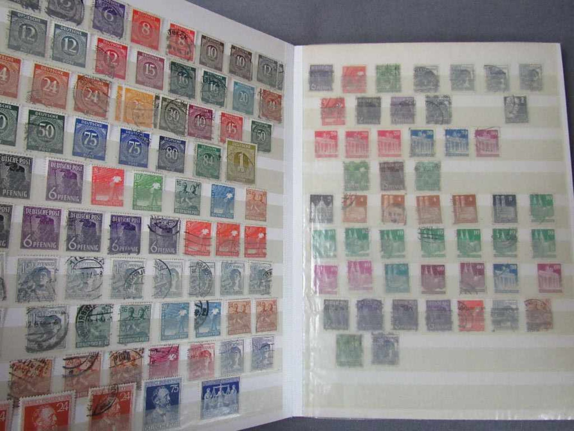 Briefmarken großes schönes Konvolut 12 Vordruck, Einsteckalben Deutschland kleiner Karton mit - Bild 10 aus 14