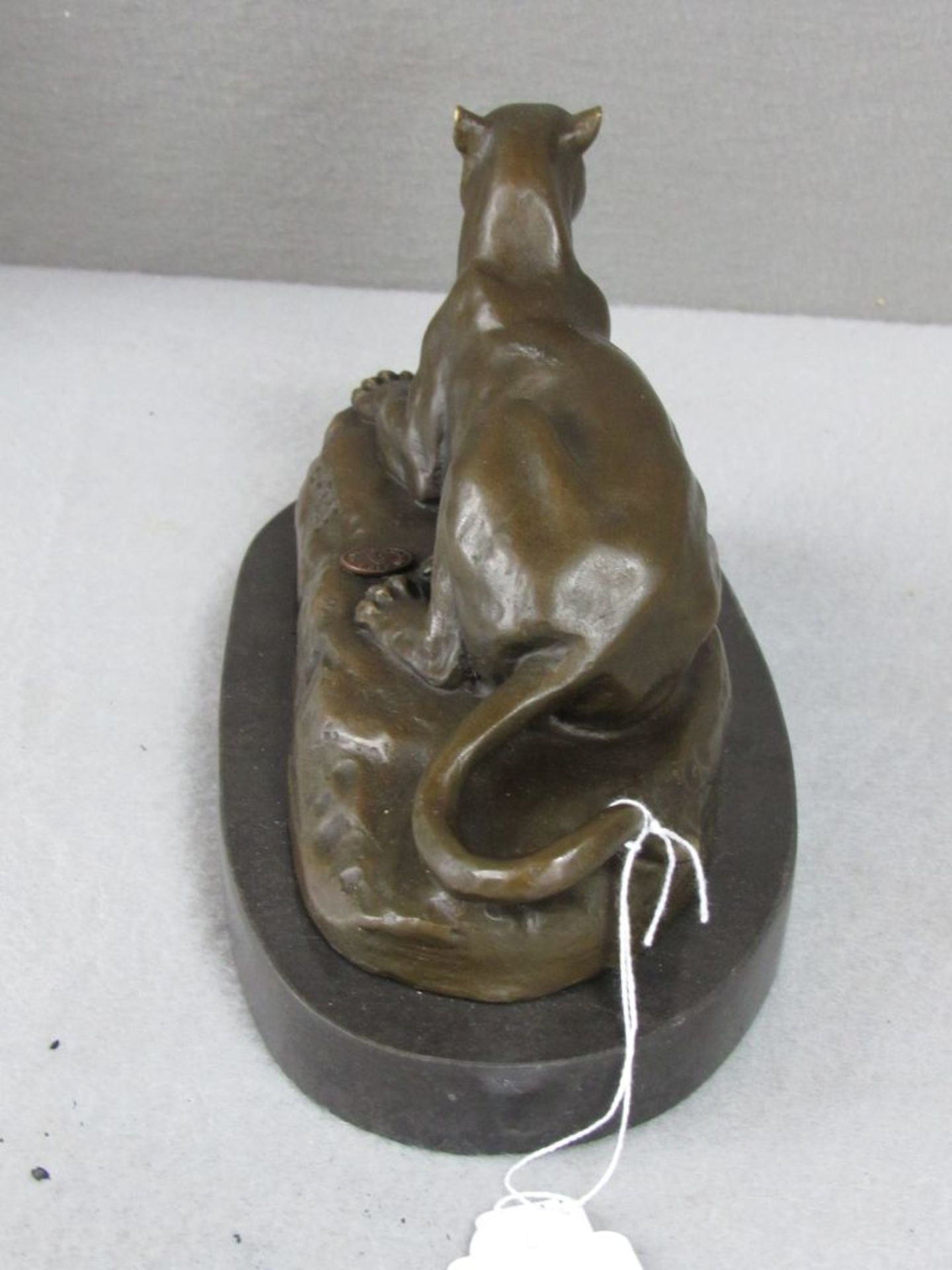 Bronzeskulptur Panther in Art Deko Manier signiert und plakettiert 23 cm Länge - Image 5 of 5