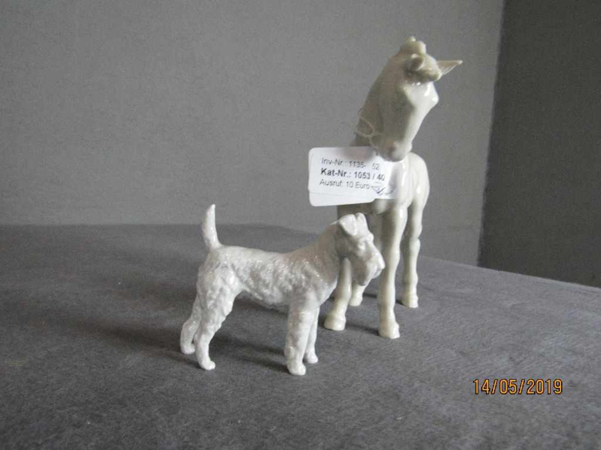Zwei Porzellantierfiguren Hund und Pferd gemarkt Pferd bestoßen - Image 2 of 3