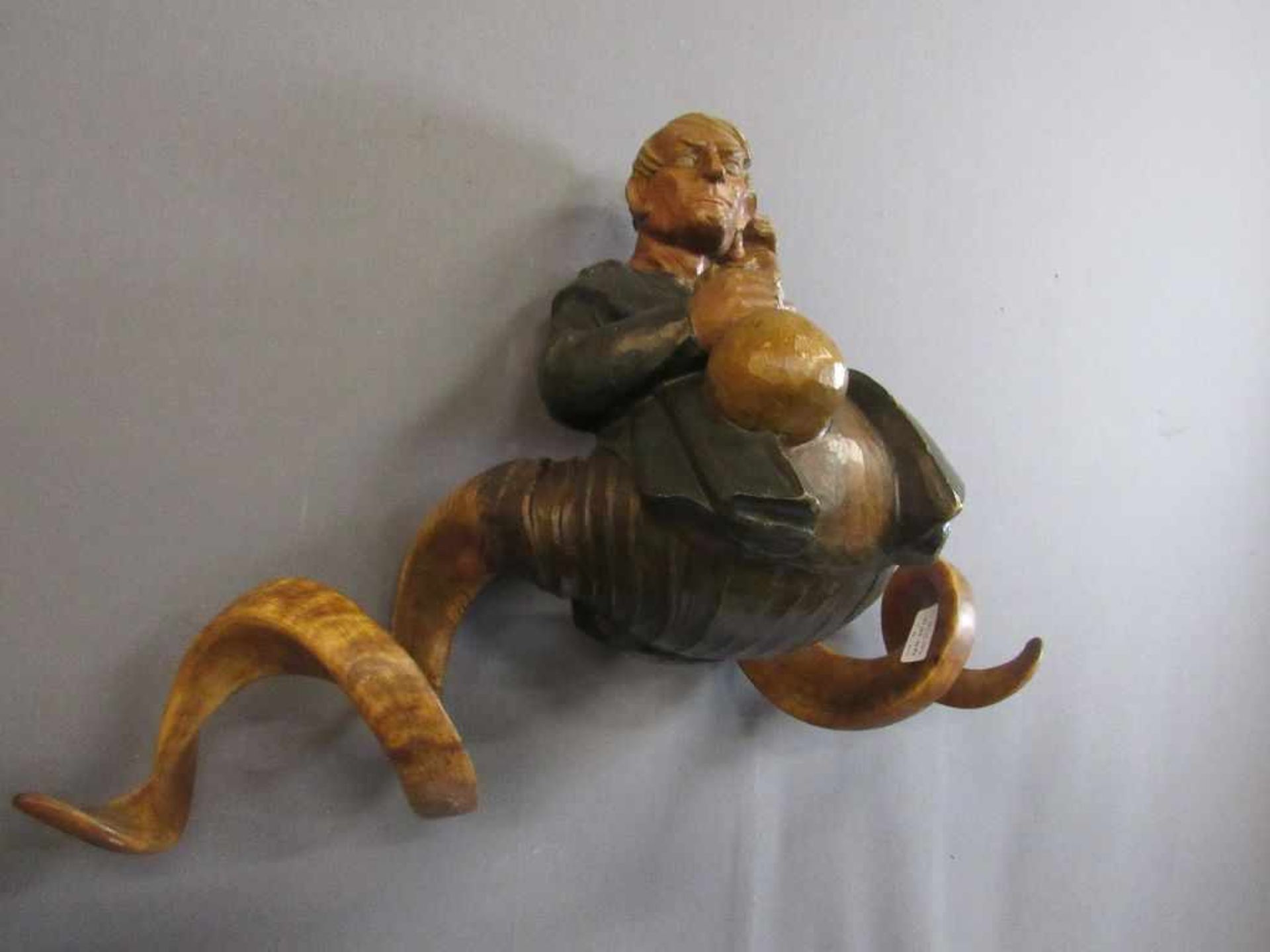 Skulptur "der Viehhändler" Handgearbeitet aus Holz und Gehörn stammt aus dem Schlachthof Bremen um - Image 2 of 4