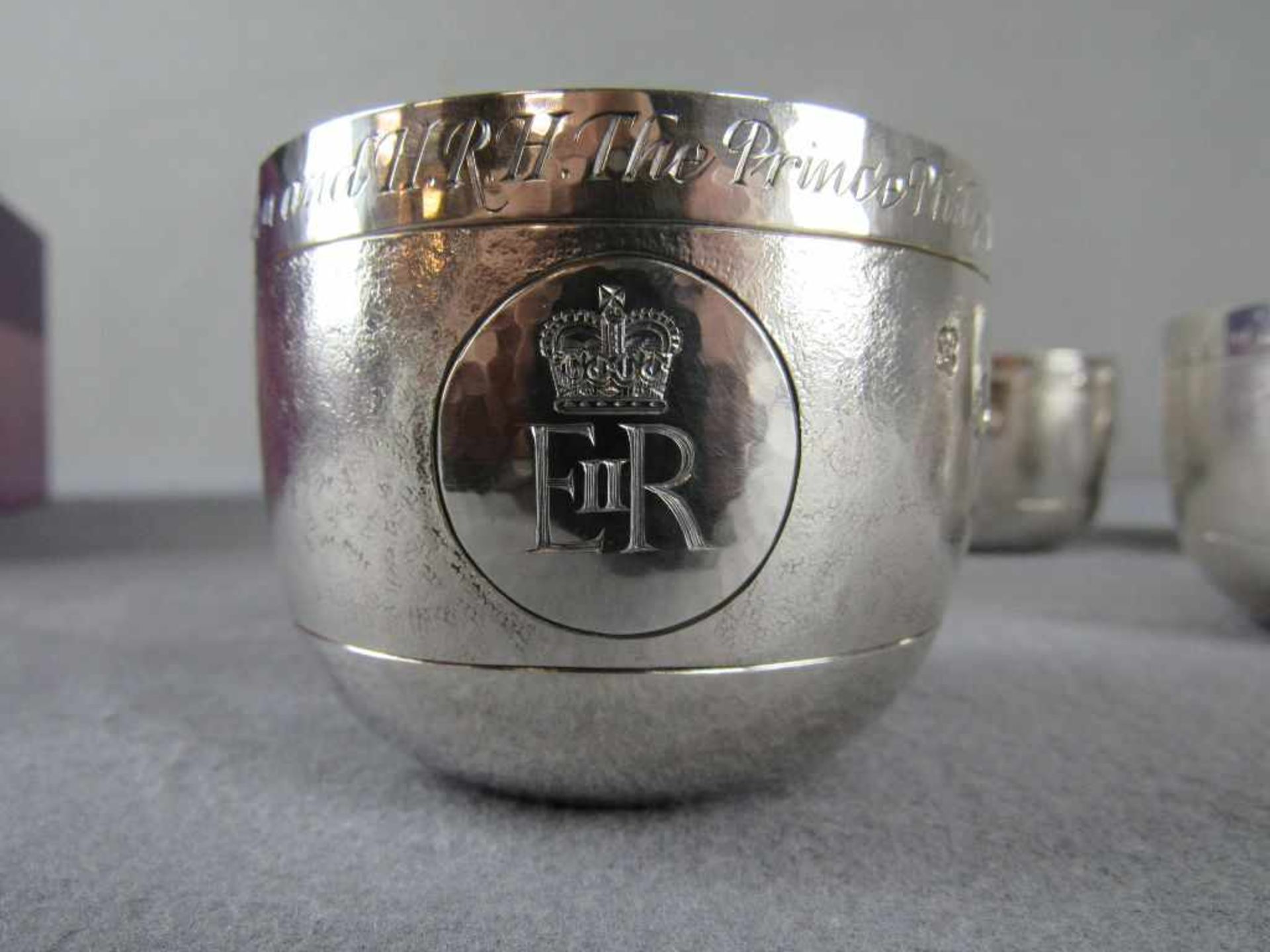 Sechs englische Becher Silber aus dem Hause Asprey London mit Königlichem Wappen zur - Image 3 of 6