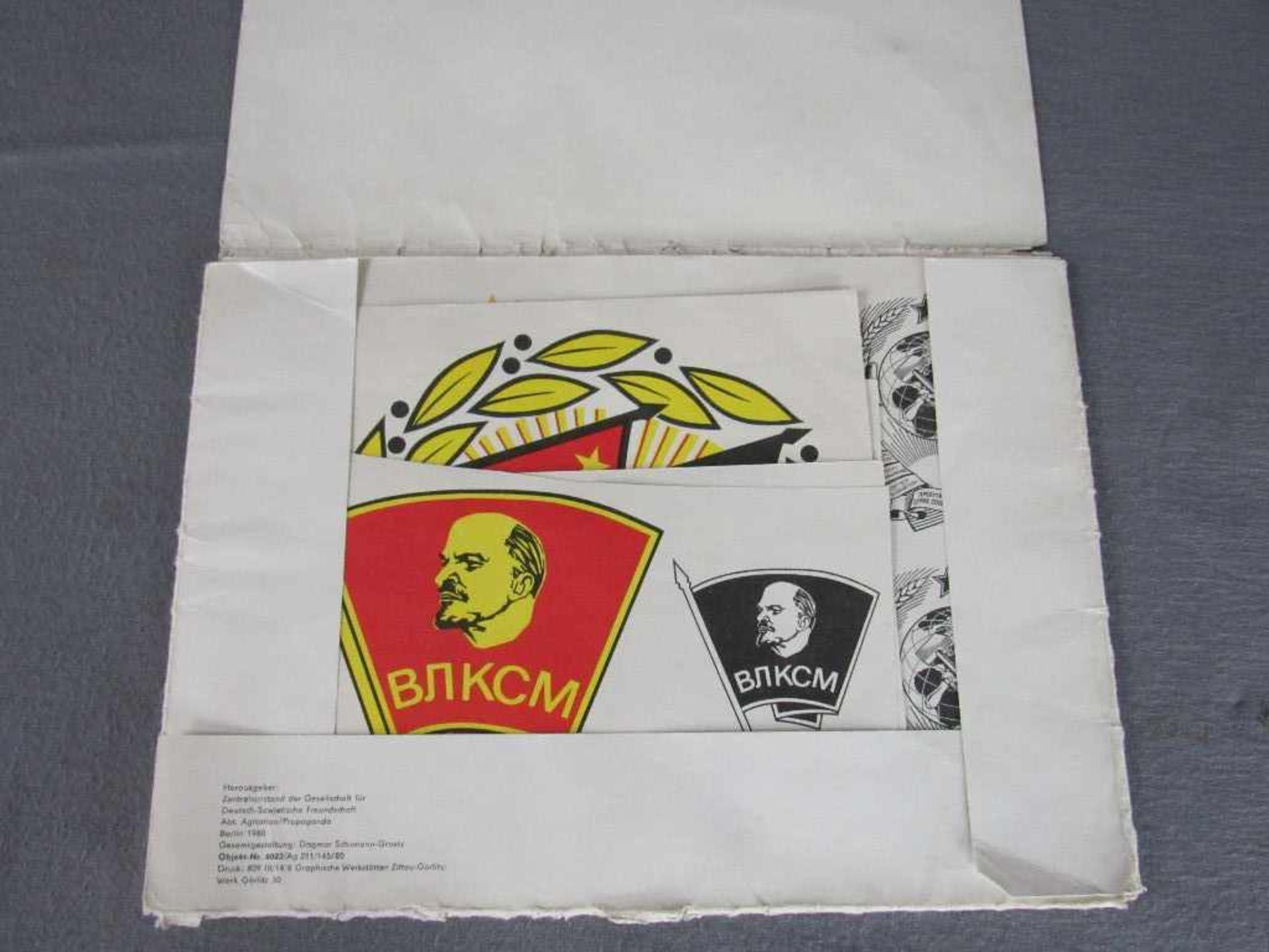 Darstellungsmappe Deutsch sowjetische Freundschaft Darstellung von Emblemen - Image 2 of 2