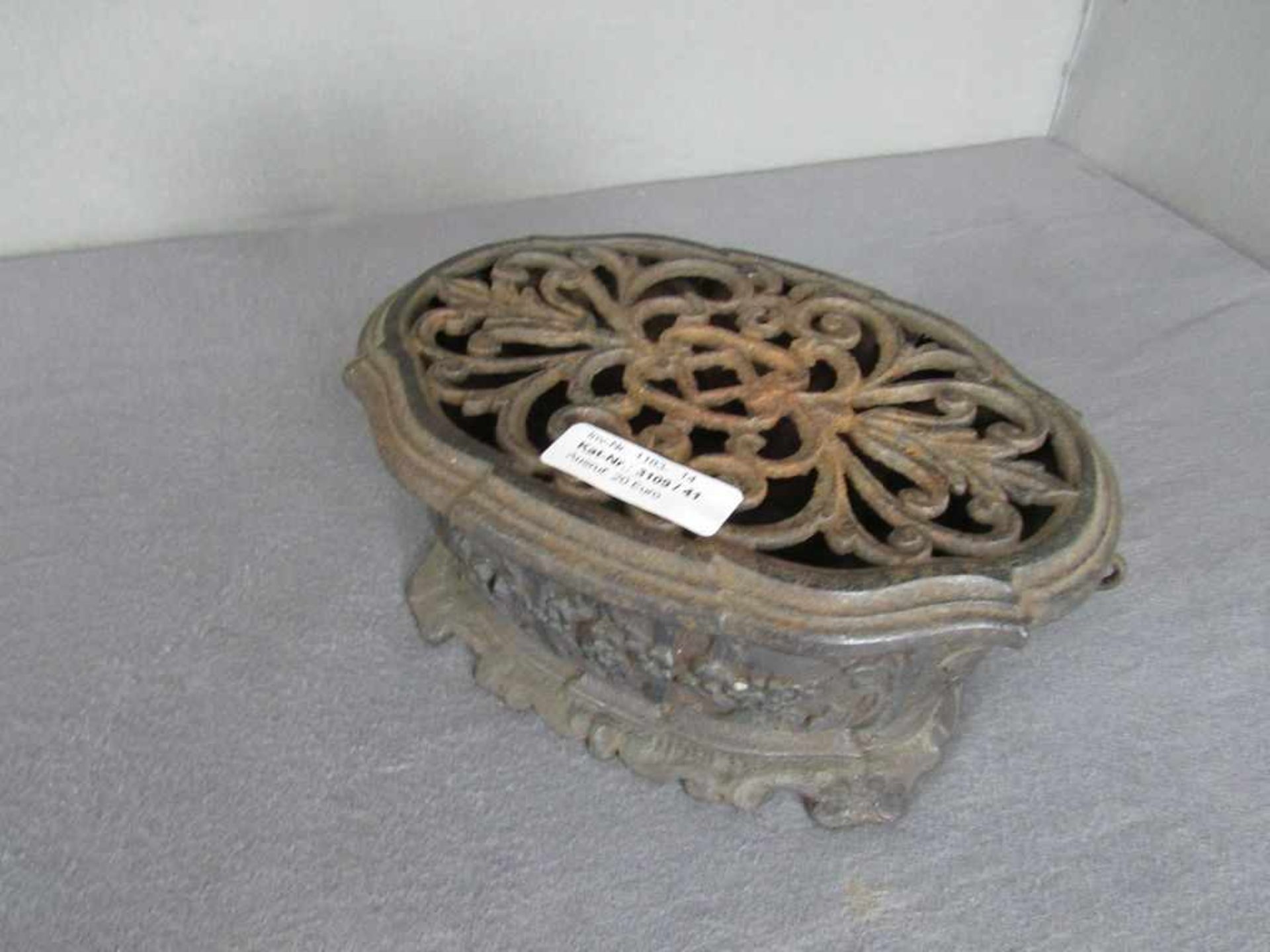 Antike gußeiserne Fußbank, von 1860, 25cm lang