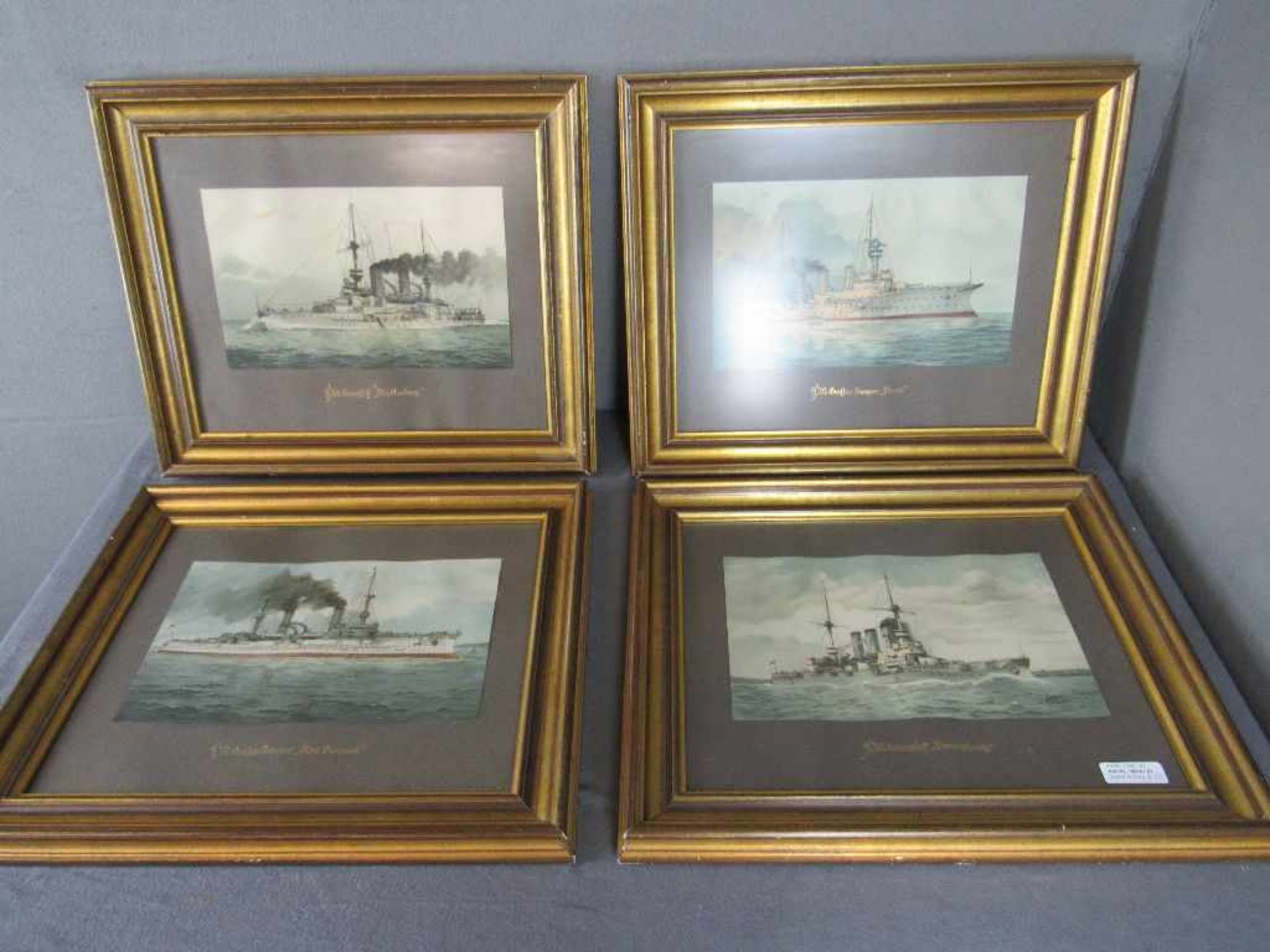 Konvolut von 8 gerahmten Bildern, Darstellungen von Kriegs und Linienschiffen des 1. WK, schönes