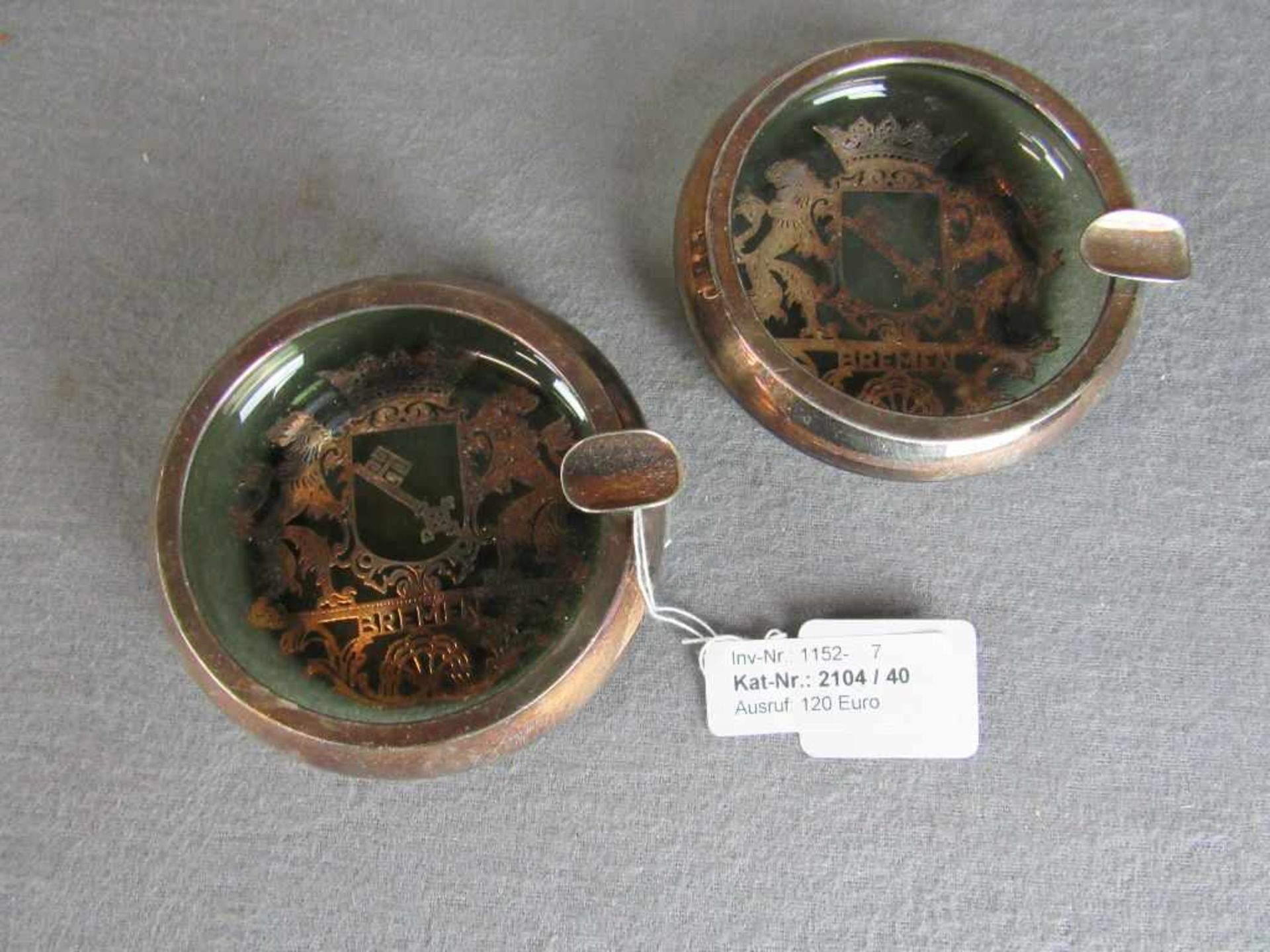 Zwei Aschenbecher Bremer Wappen Glas mit Silberauflage 925er Sterling Silber Durchmesser 10,5cm