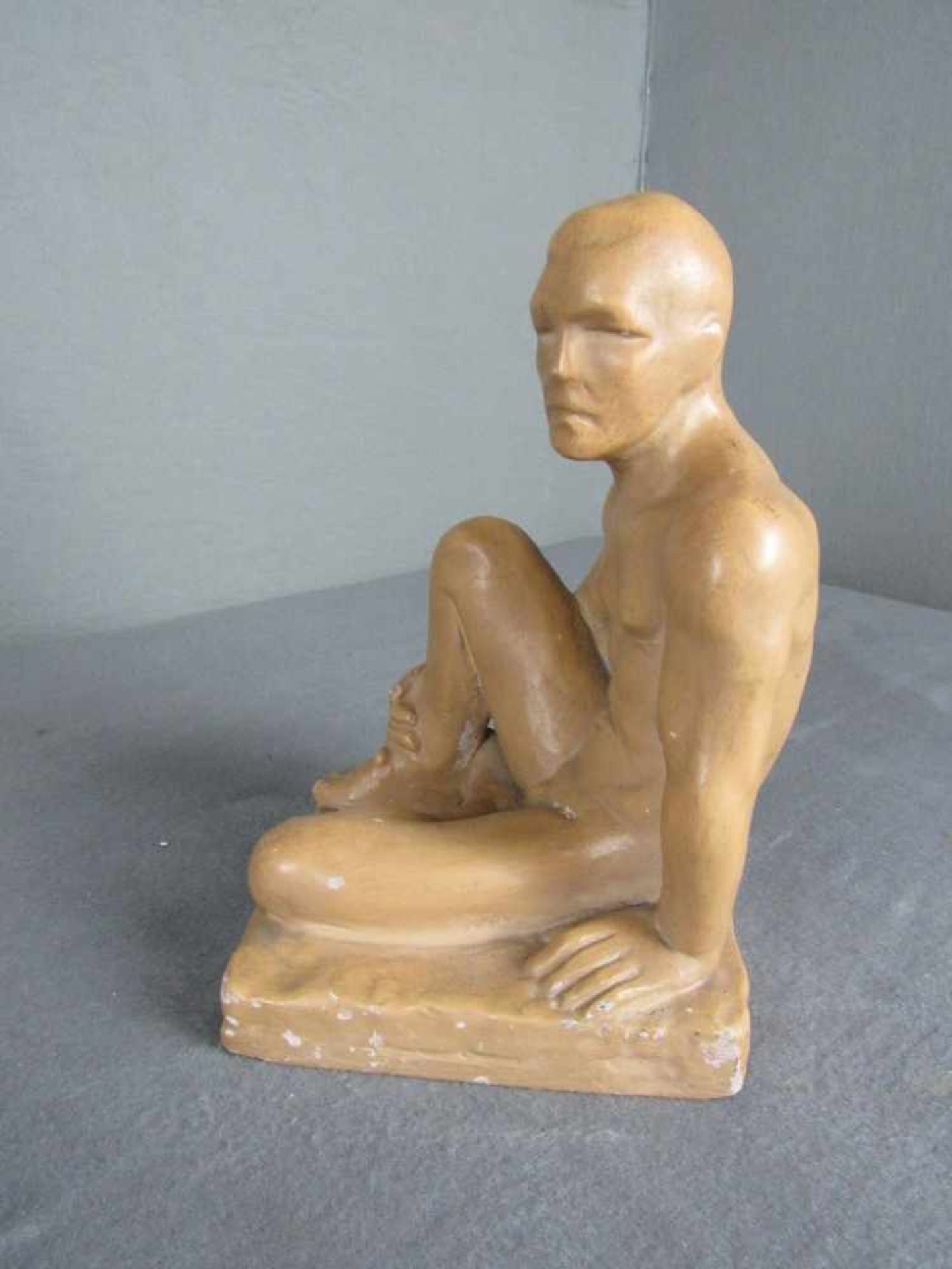 Skulptur, Aktszene, sitzender Mann, wohl Worpswede, 20cm hoch - Bild 2 aus 3