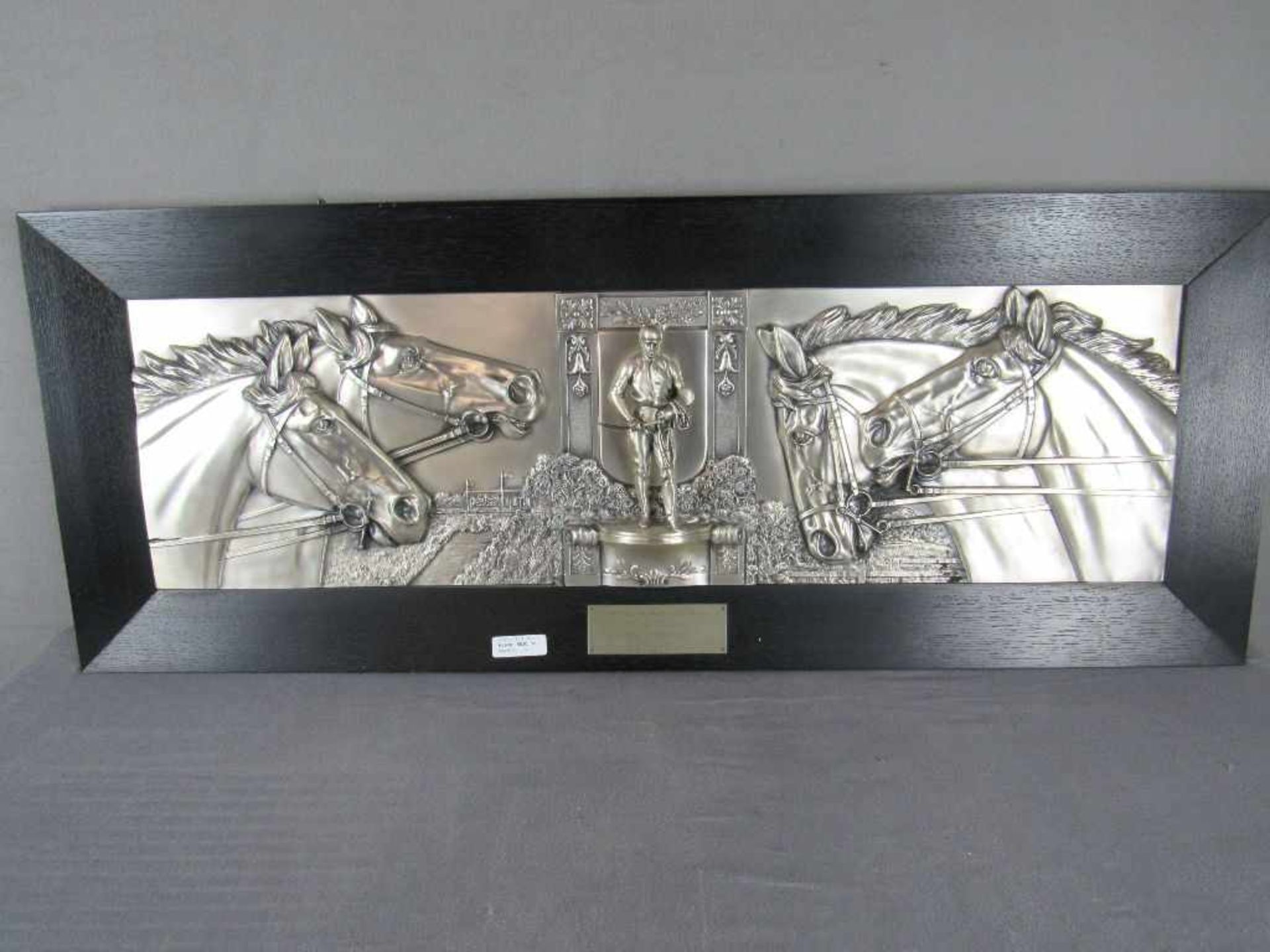 Zweidimensionales Wandbild Reiterei Metall im Eichenrahmen 110x42cm