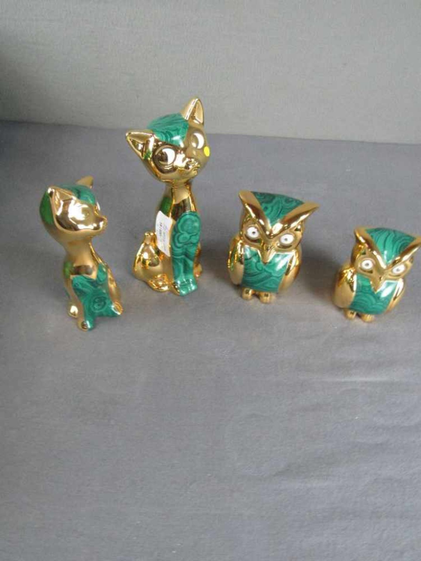 Konvolut von vier Porzellanfiguren Uhus und Katzen