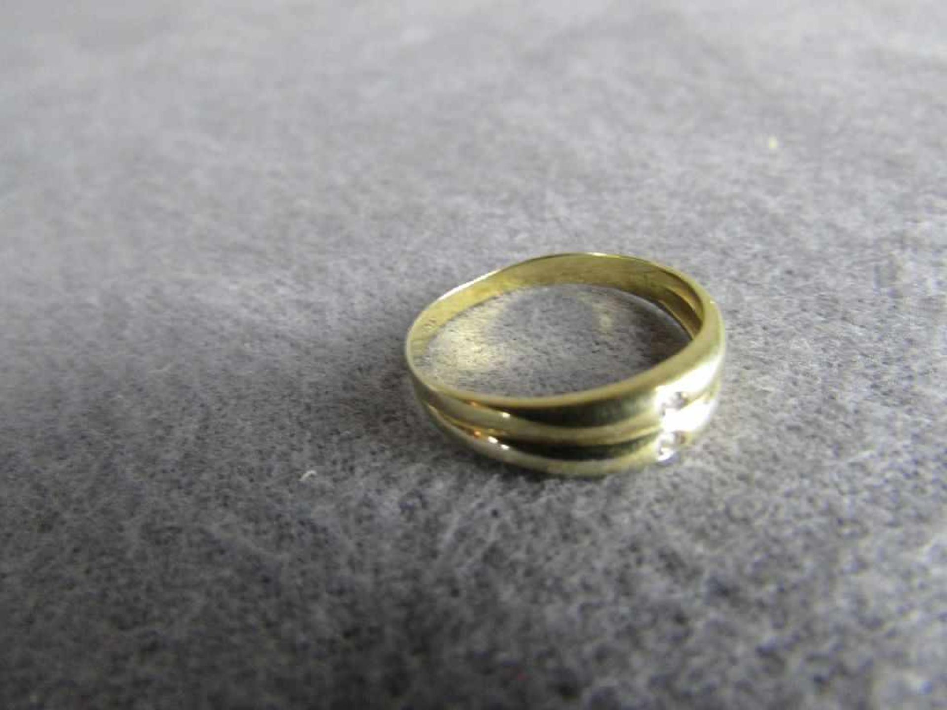 Ring 585 Gelbgold mit 2 kleinen Brillianten, 1,3g