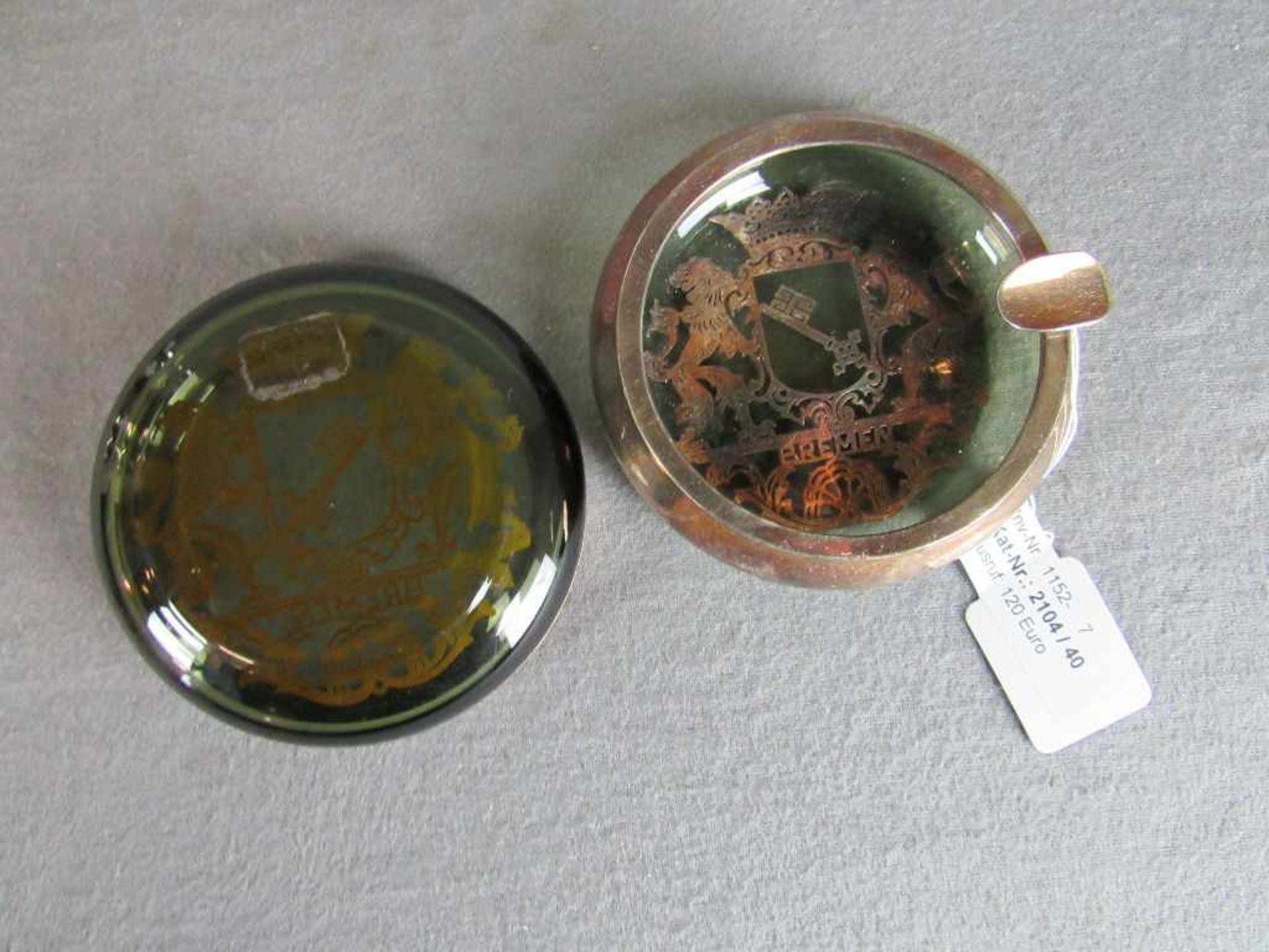 Zwei Aschenbecher Bremer Wappen Glas mit Silberauflage 925er Sterling Silber Durchmesser 10,5cm - Image 3 of 3