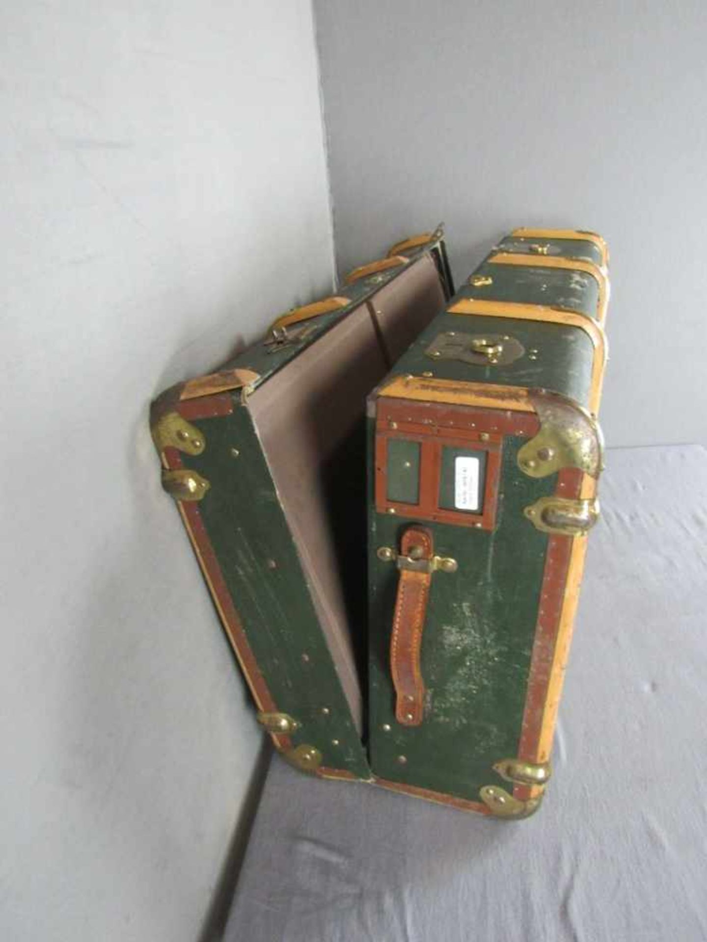 Antiker Reisekoffer holzverstärkt grün mit Messingbeschlägen ca.90x55x34cm - Bild 2 aus 2