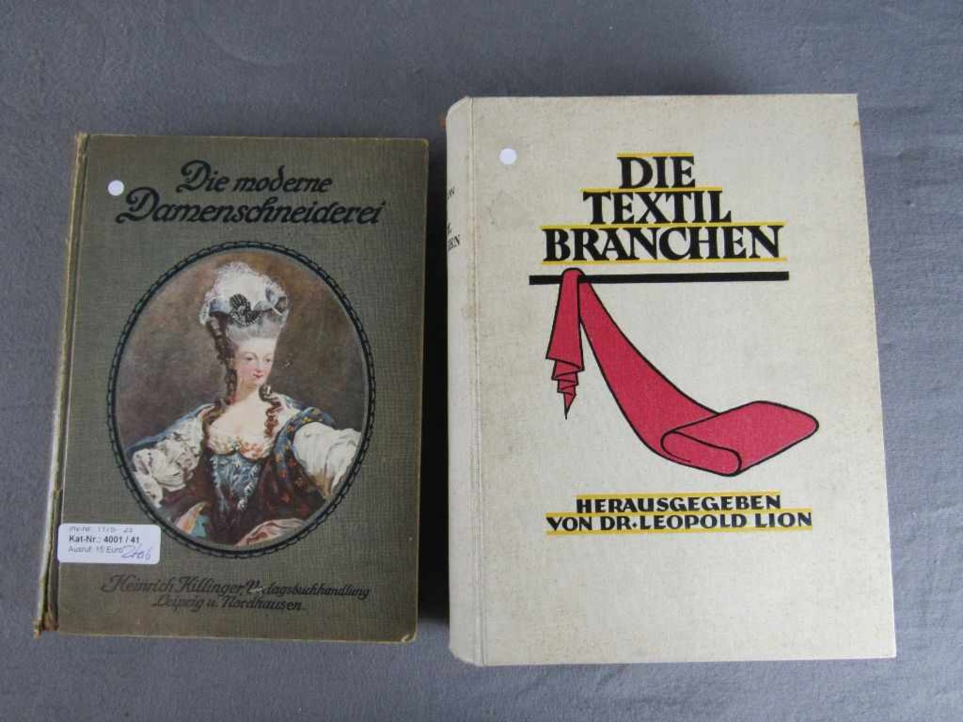 Zwei schöne Bücher antik über die Textilbranche bzw. Damenschneiderei