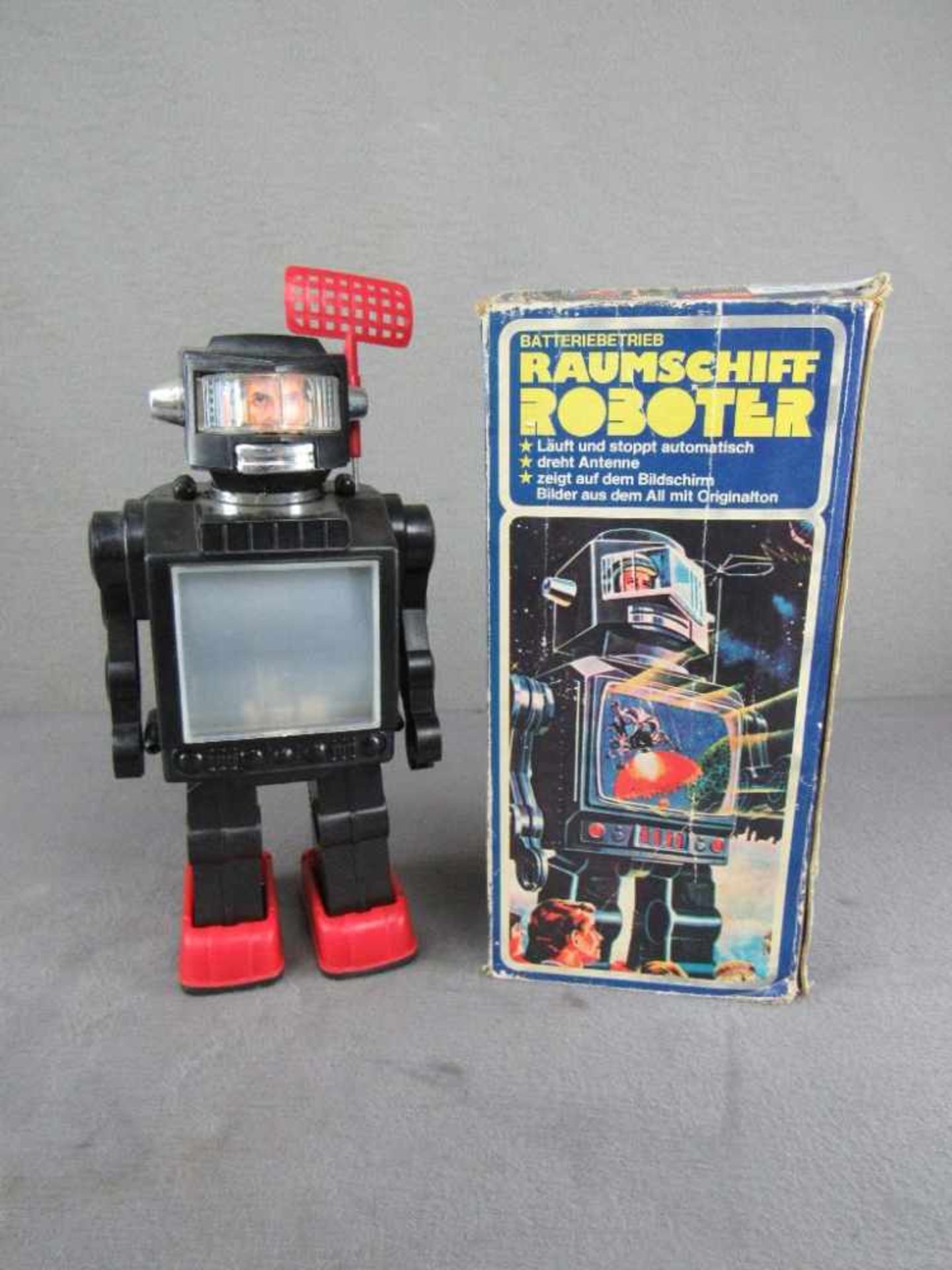 Roboter Spielzeug batteriebetrieben in original Karton Höhe:28cm- - -20.00 % buyer's premium on