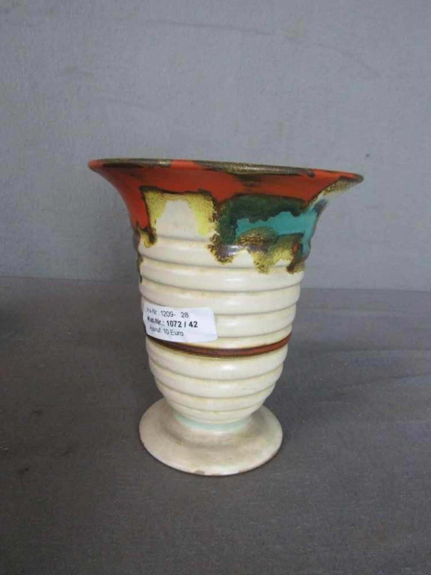 Art Deco Vase 17cm hoch- - -20.00 % buyer's premium on the hammer price19.00 % VAT on buyer's