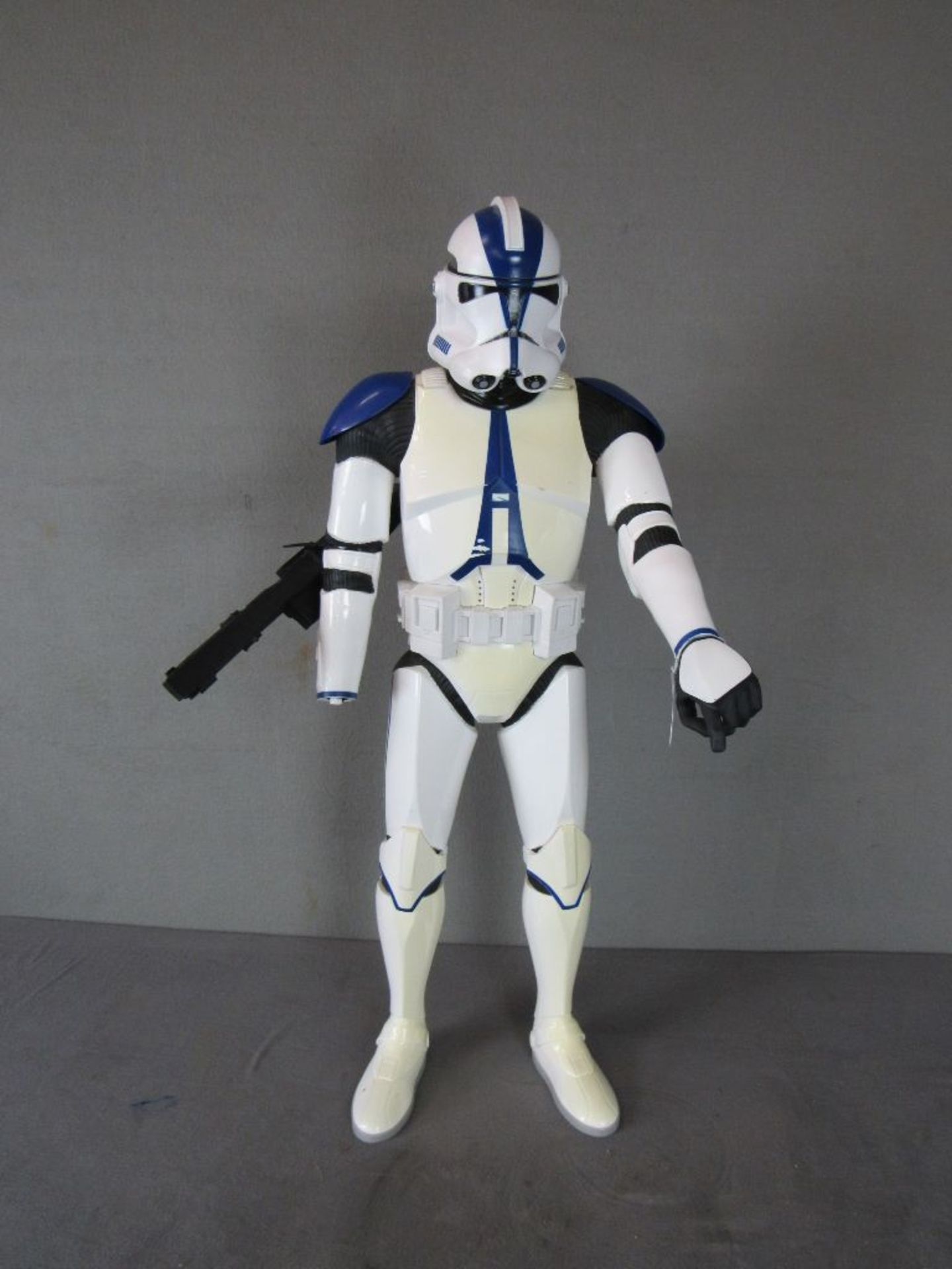 Star Wars Storm Trooper Hand gebrochen aber anbei 78cm hoch- - -20.00 % buyer's premium on the