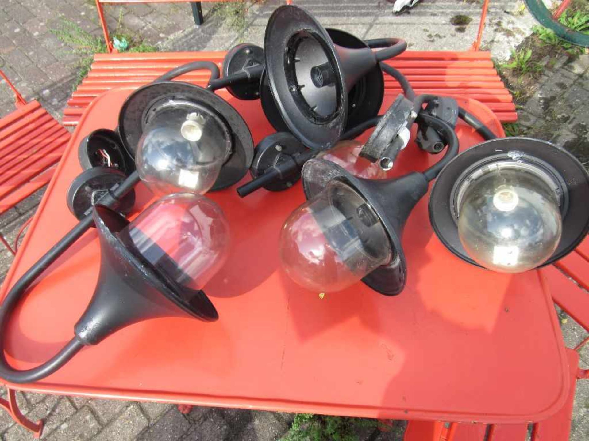Fünf Außenlaternen Metall Stall-Lampen- - -20.00 % buyer's premium on the hammer price19.00 % VAT on