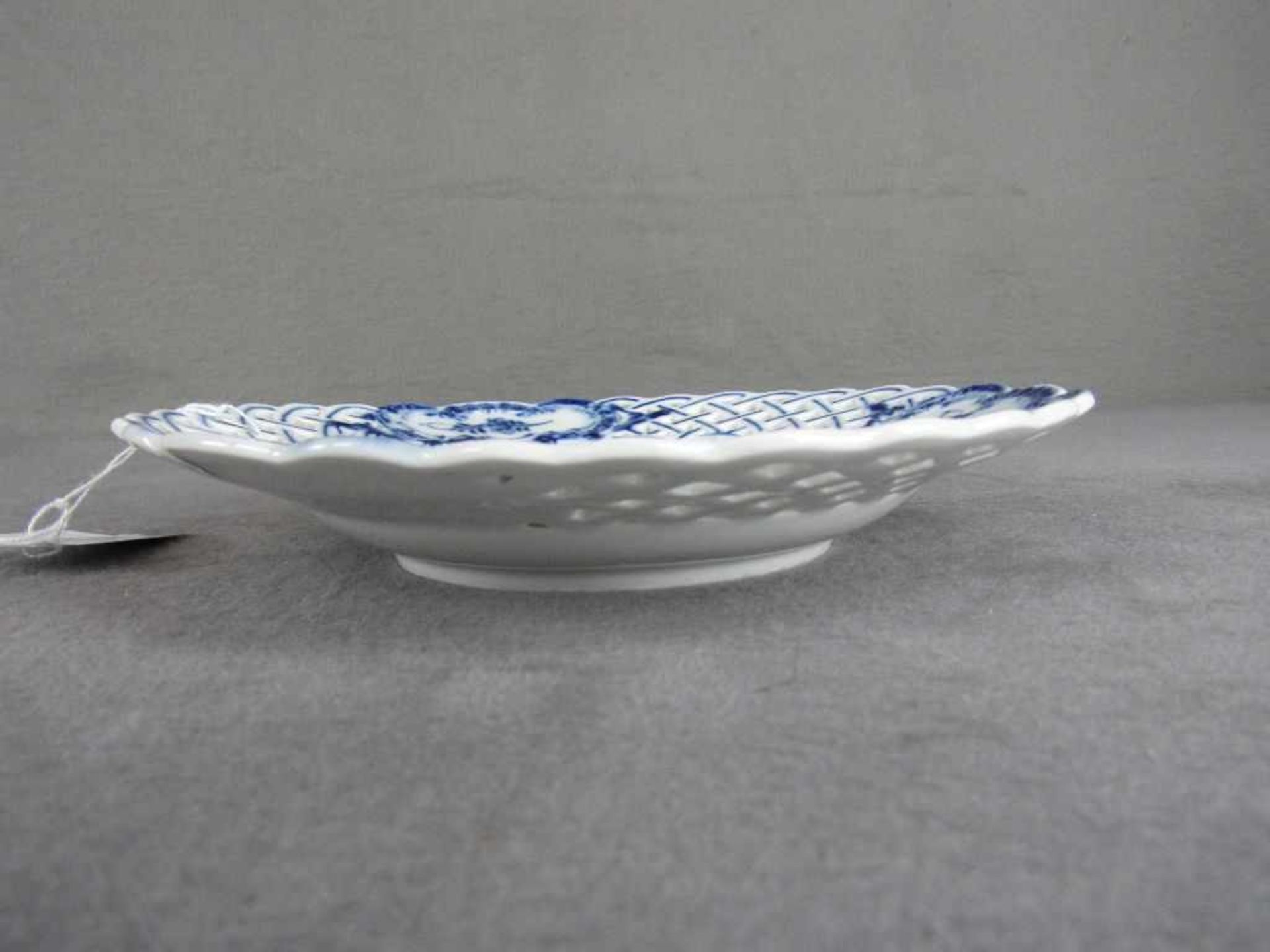 Meissen Schwertermarke Durchbruchteller Zwiebelmuster Durchmesser:20,5cm- - -20.00 % buyer's premium - Bild 2 aus 3