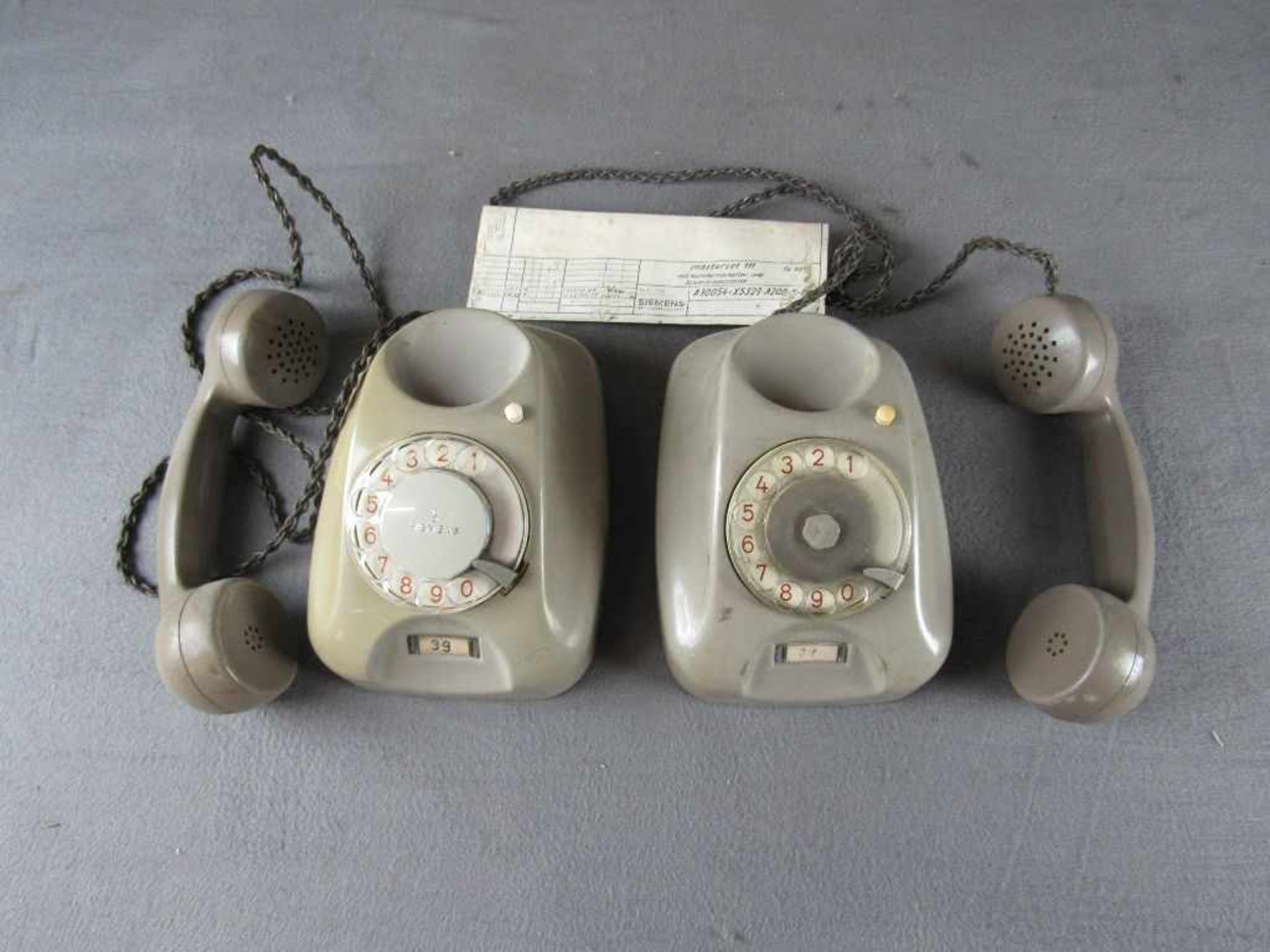 Zwei Telefone Siemens 1x mit original Karton- - -20.00 % buyer's premium on the hammer price19. - Bild 2 aus 3